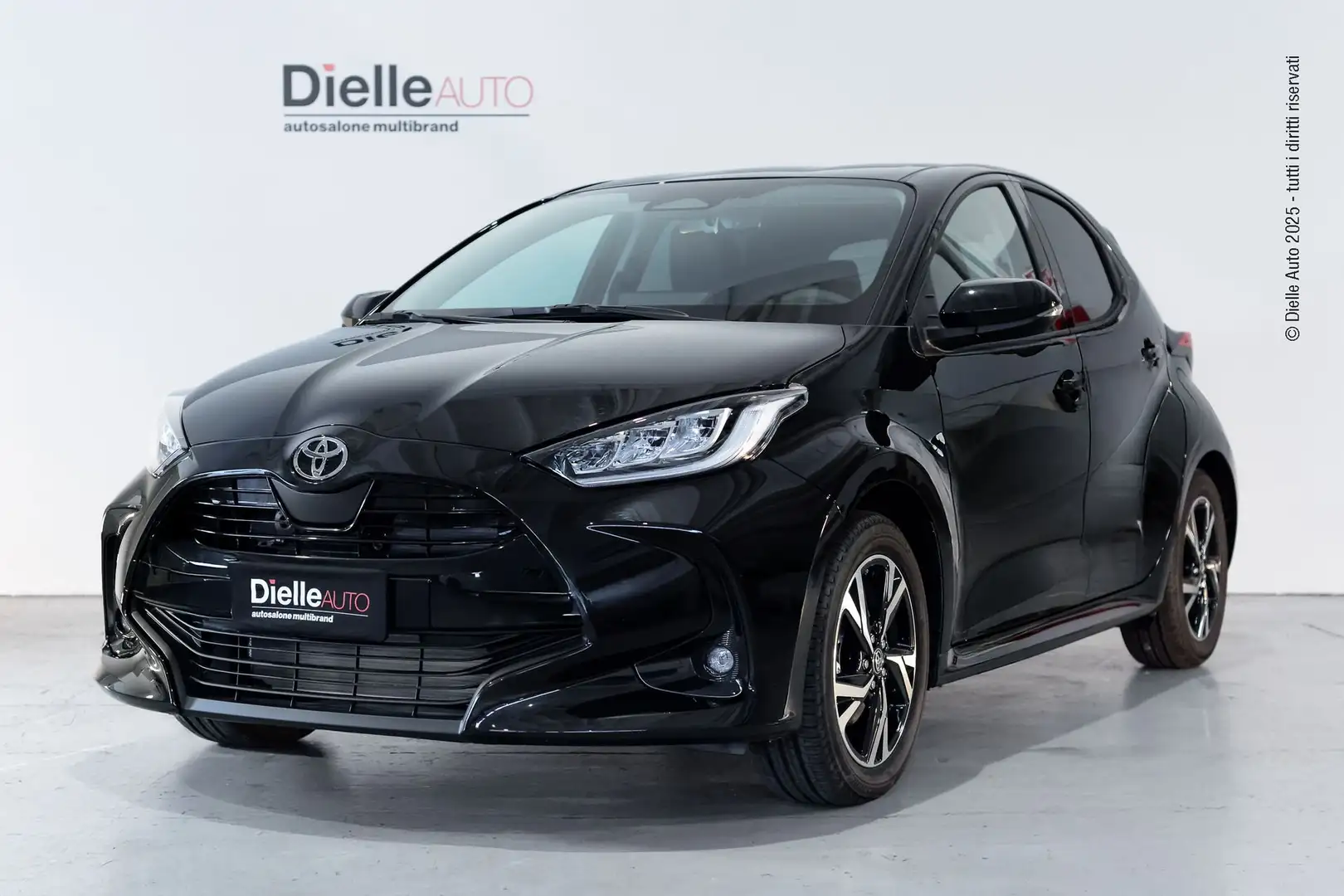 Toyota Yaris 1.5 Hybrid 5 porte Trend Nero - 1