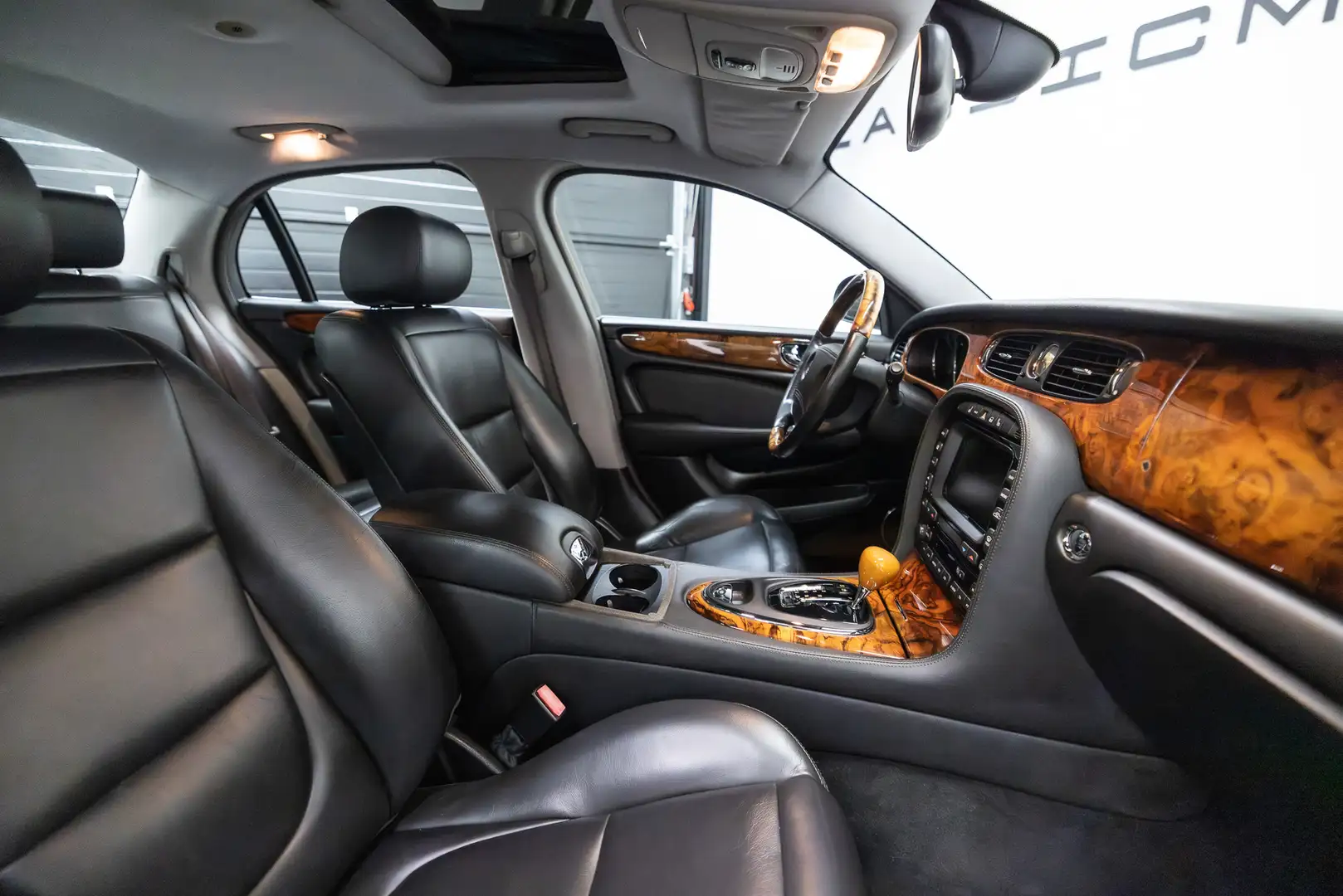 Jaguar XJ 3.5 V8 Btw auto, Fiscale waarde € 4.000,- (€ 15.66 Schwarz - 2