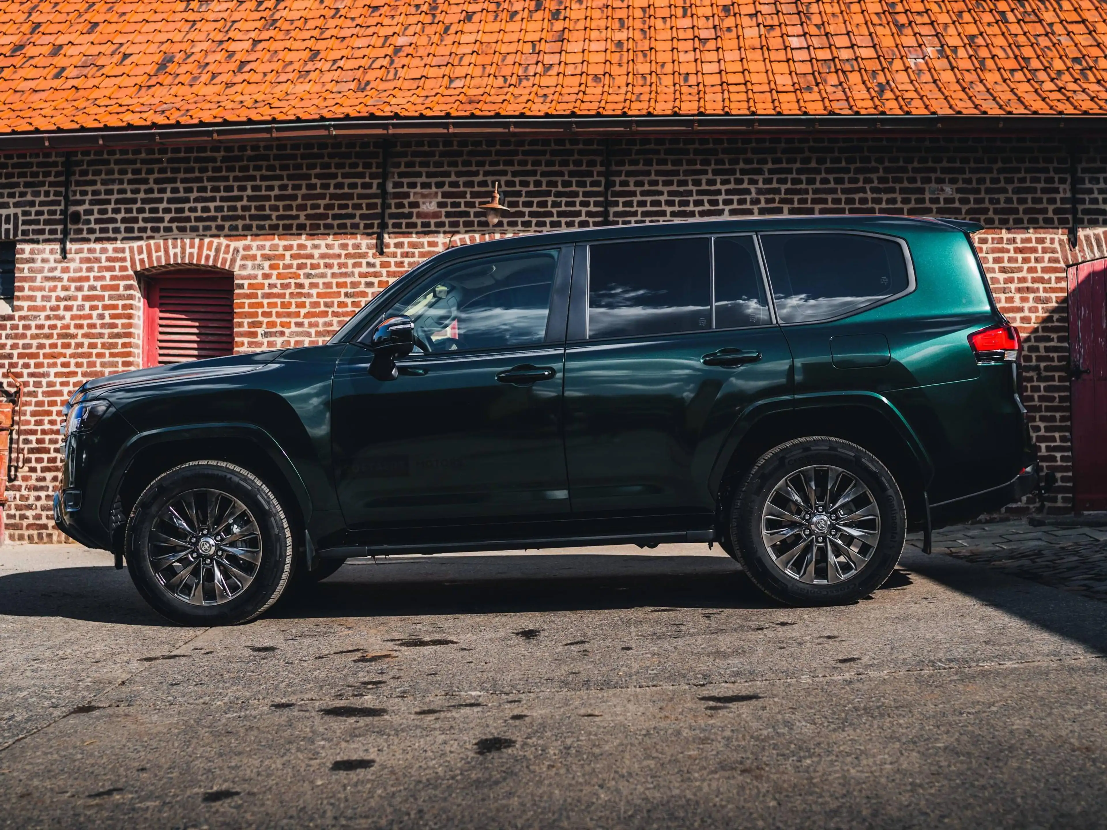 Toyota Land Cruiser 300 met Belgische registratie eu conformity — photo 2