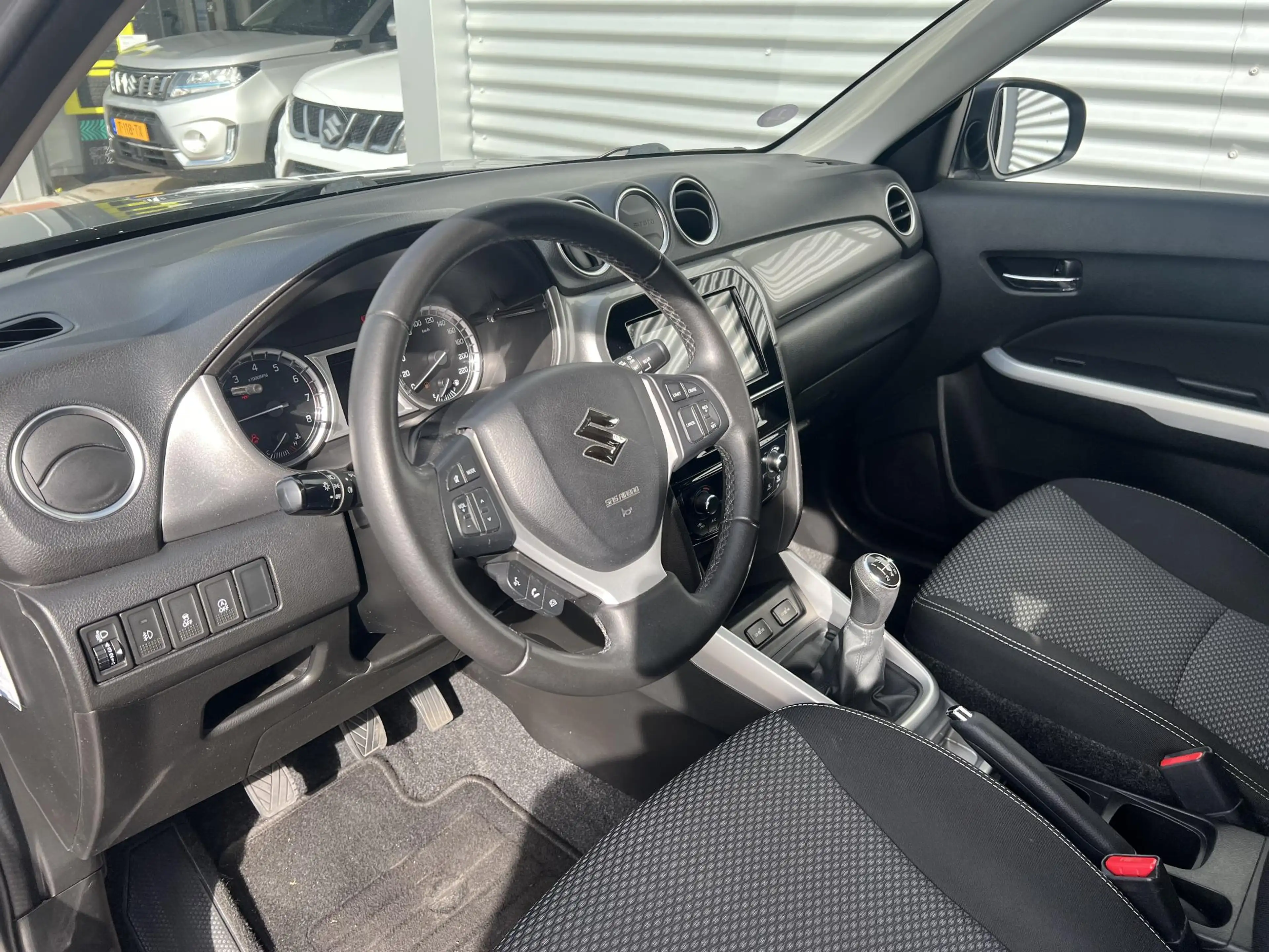 Suzuki Vitara 1.6 Exclusive — photo 7