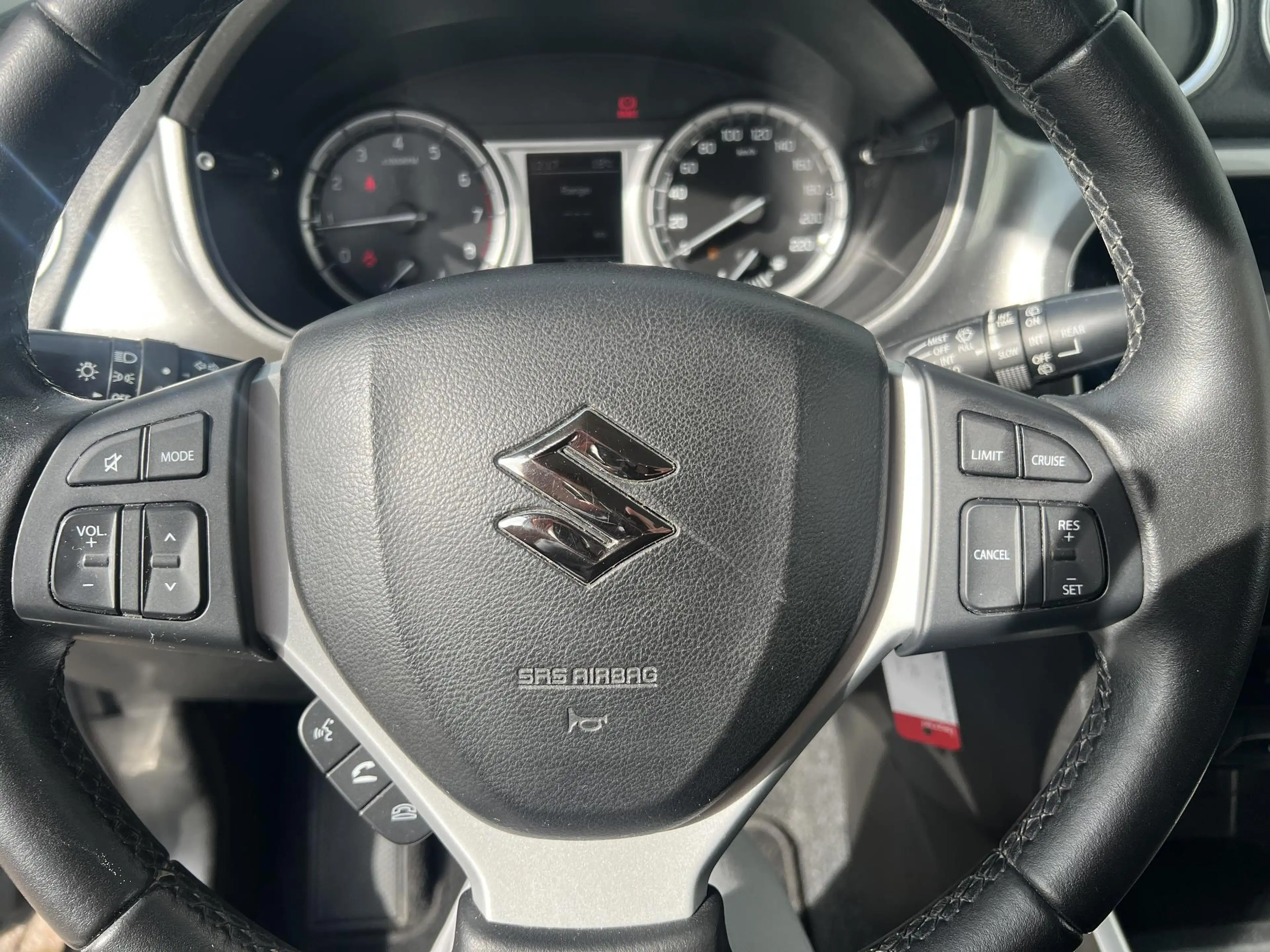 Suzuki Vitara 1.6 Exclusive — photo 15