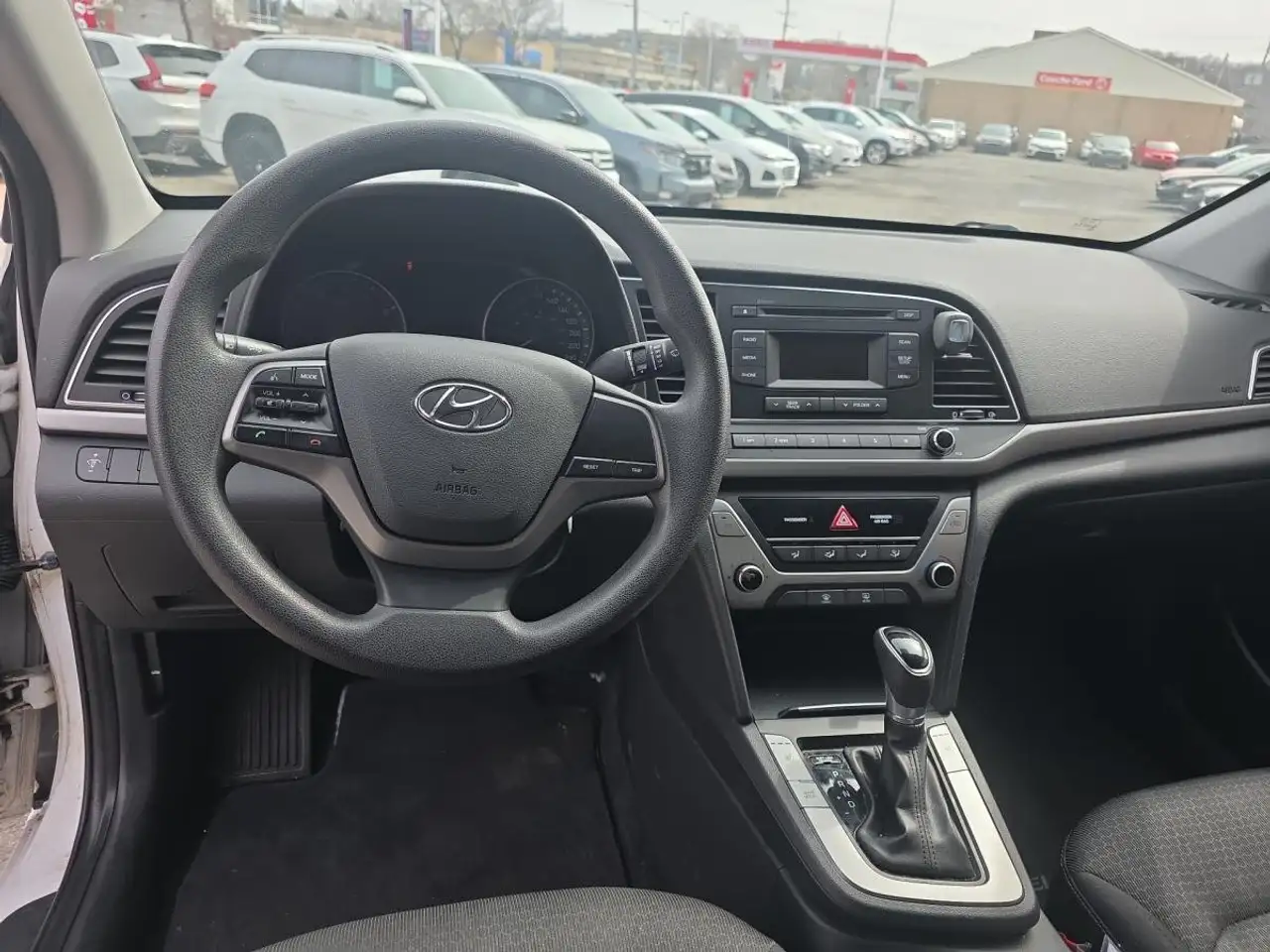 Hyundai ELANTRA снимка Hyundai ELANTRA