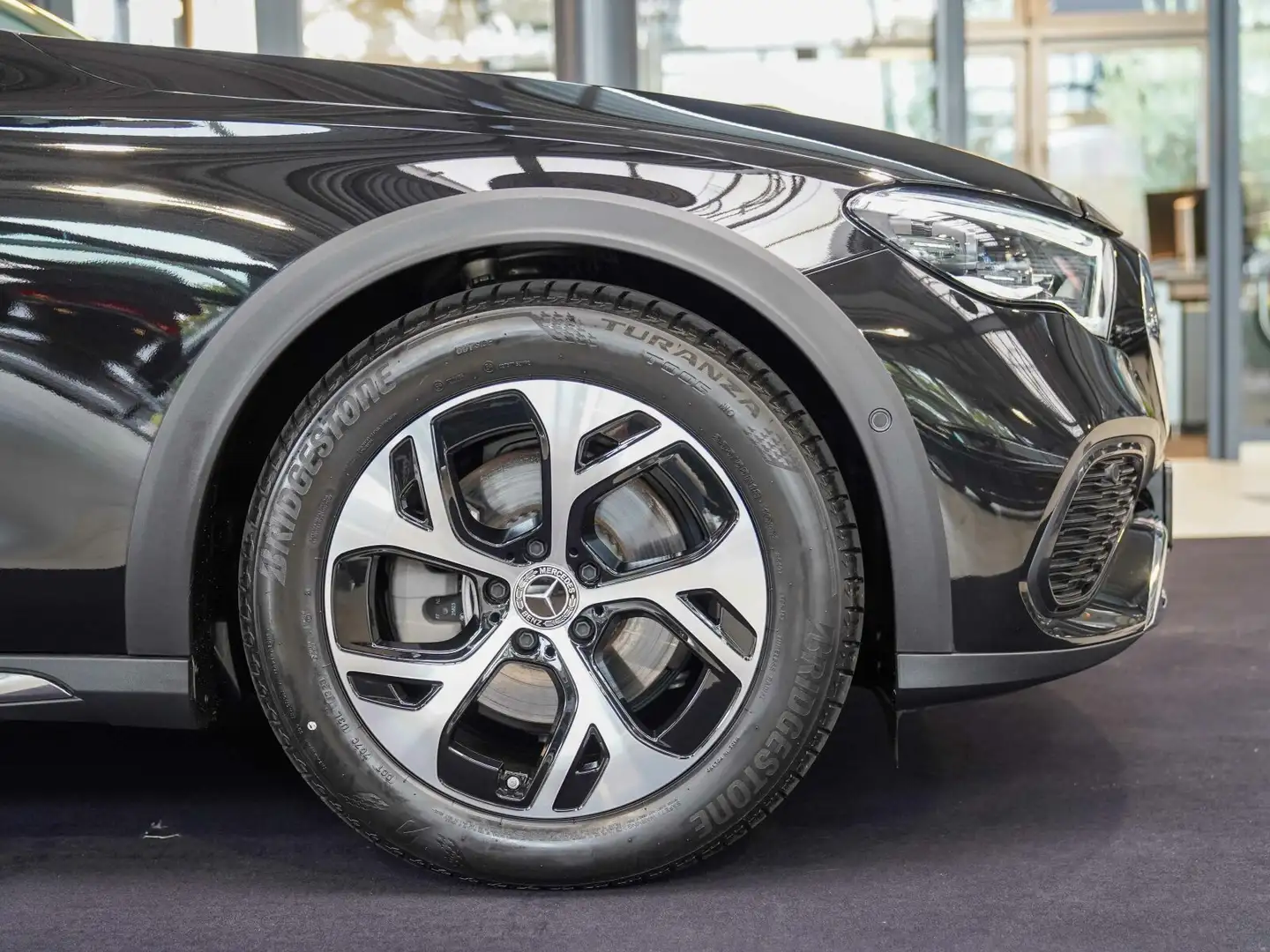 Mercedes-Benz E 220 E 220 d T 4M All-Terrain Leder Superscreen Pano Schwarz - 2