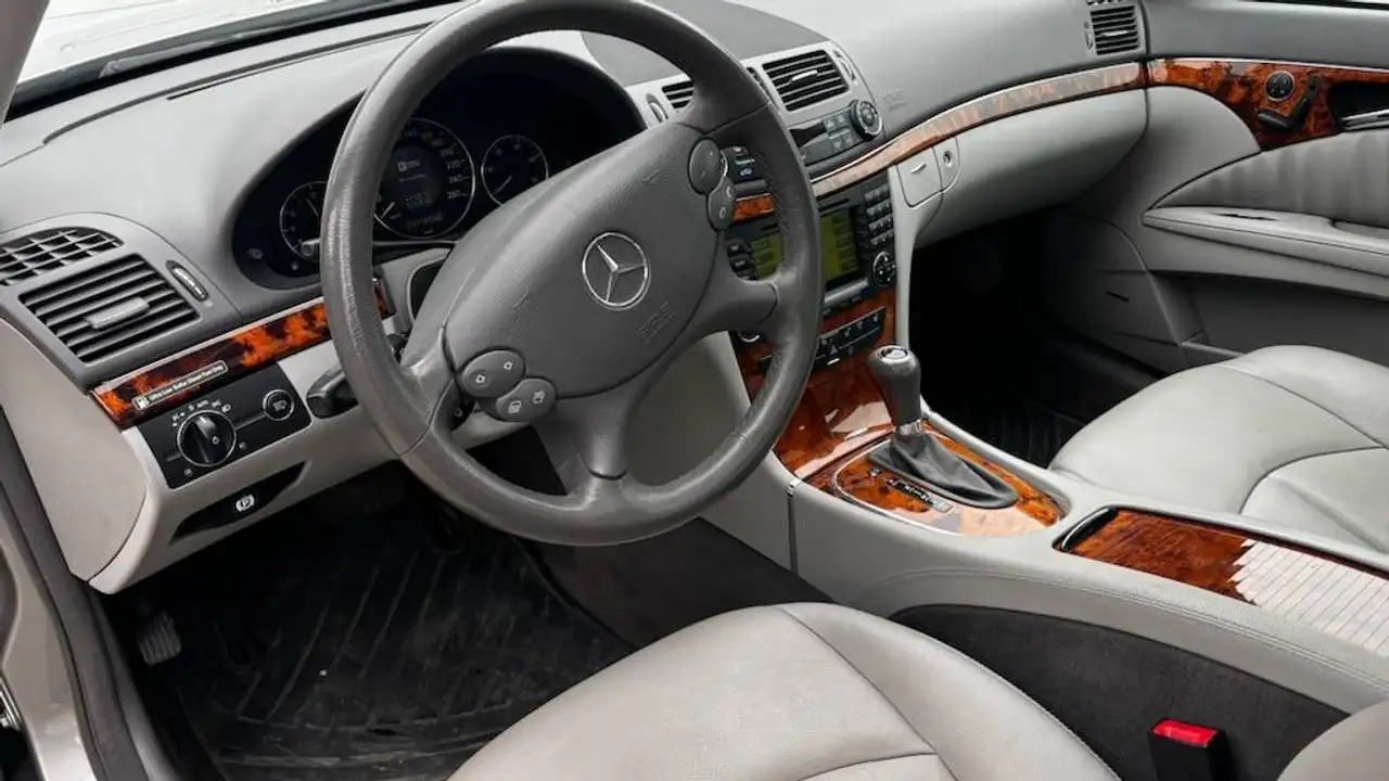Mercedes-Benz E-Class photo Mercedes-Benz E-Class