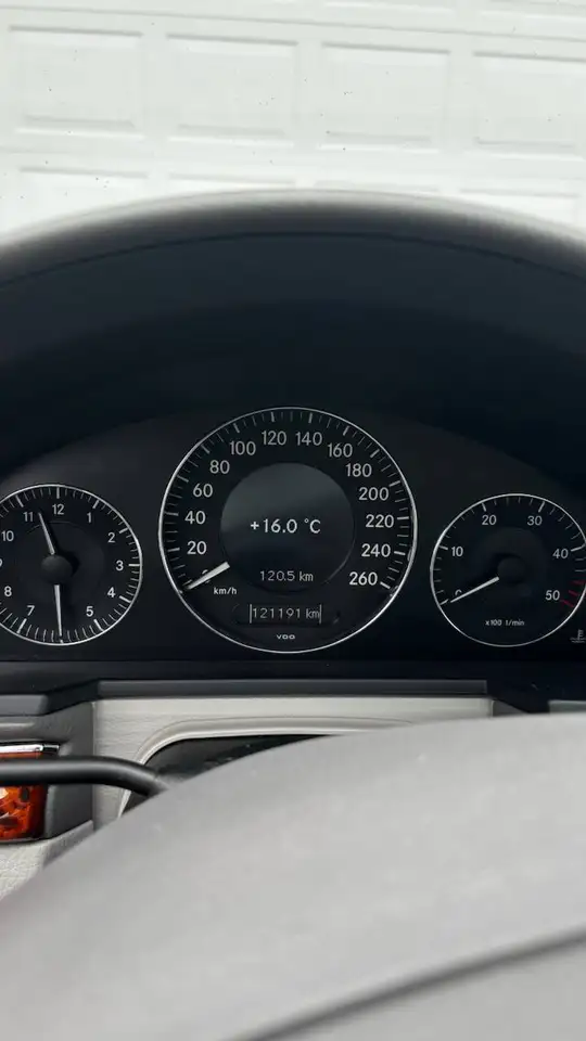 Mercedes-Benz E-Class photo Mercedes-Benz E-Class