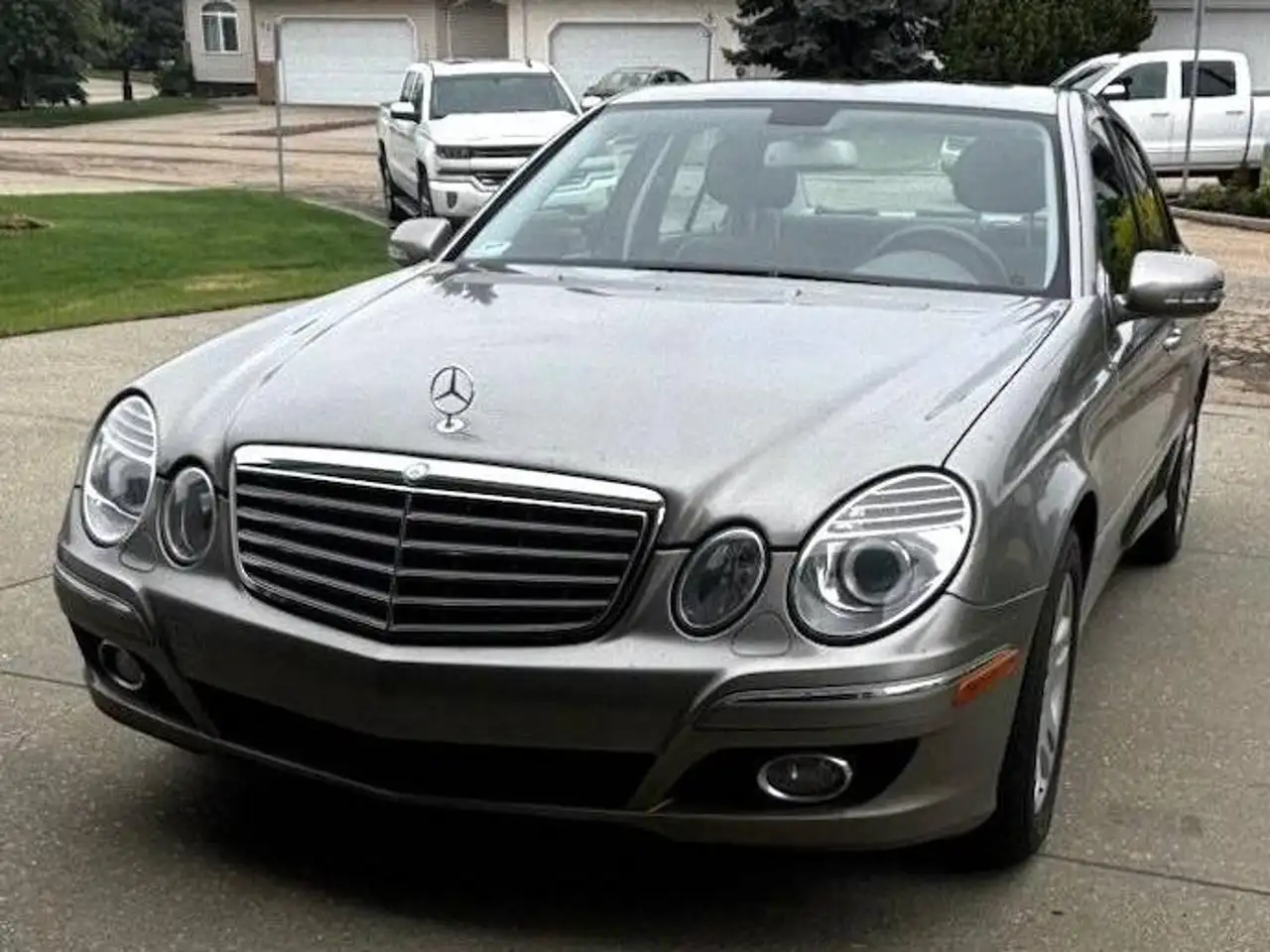 Mercedes-Benz E-Class photo Mercedes-Benz E-Class