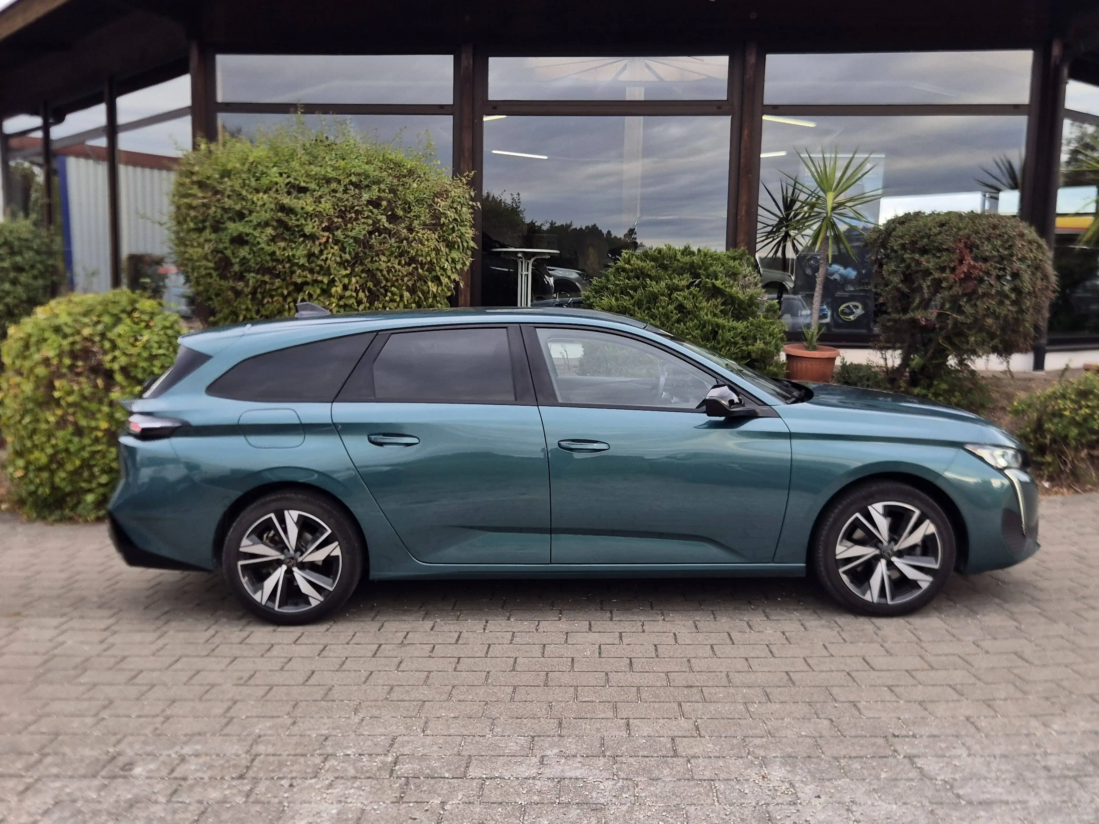 Peugeot 308 308 SW Allure PureTech 130 EAT8 - Automatik/1.Hand/Sitzheizung/Anhängerkupplung — photo 6