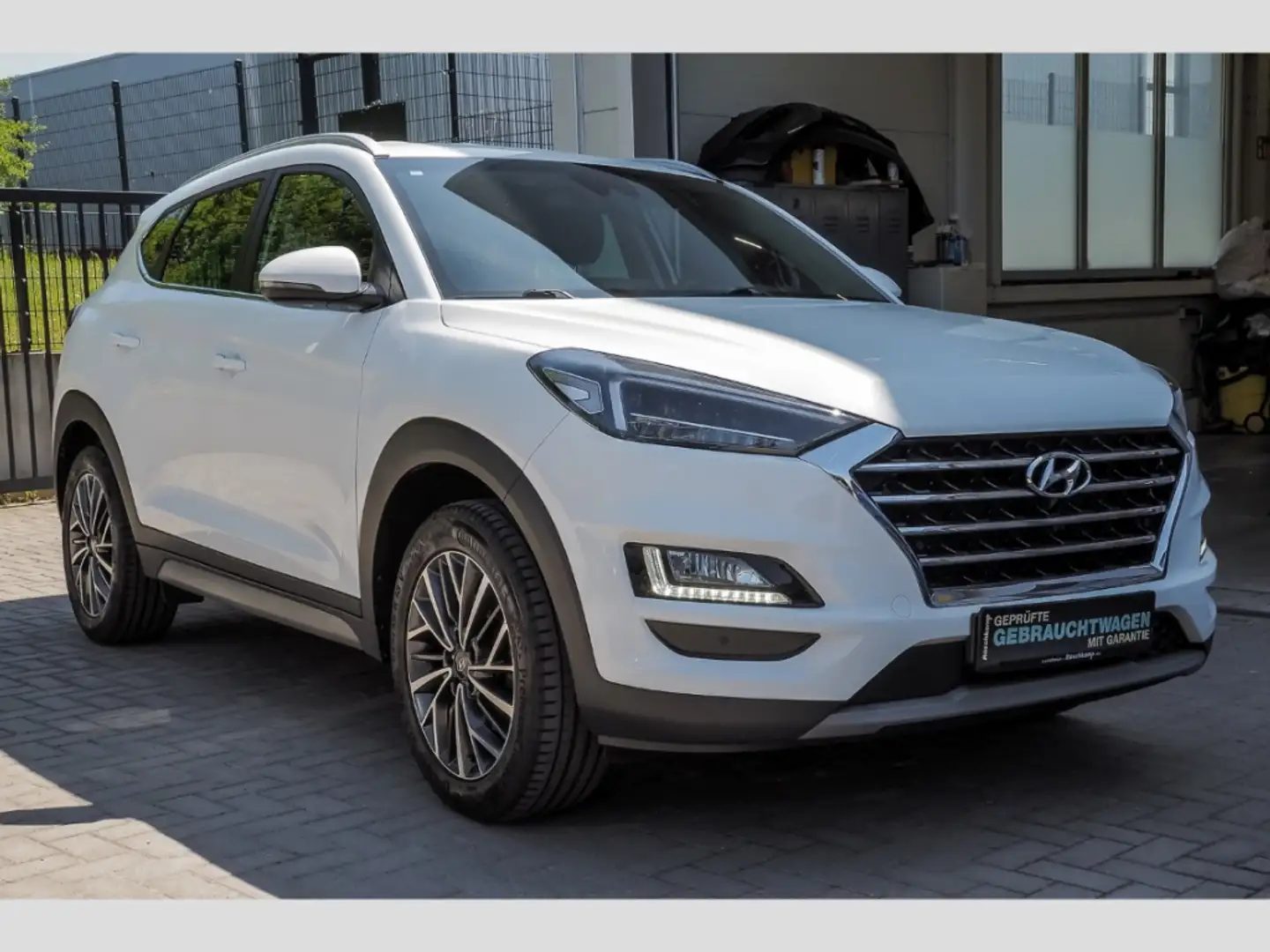 Hyundai TUCSON Style 1.6 CRDi ab.AHK Navi Voll-LED RückKam Weiß - 2