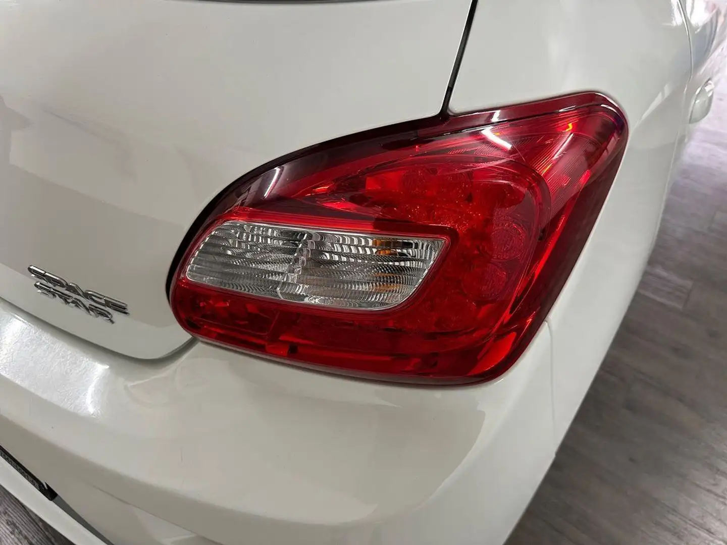 Mitsubishi Space Star Diamant Edition+Navi+Sitzheizung+Klima Schwarz - 2