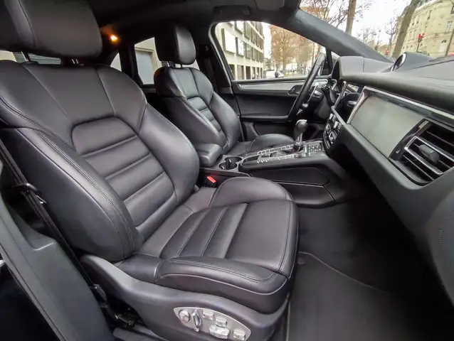 Porsche Macan view 12