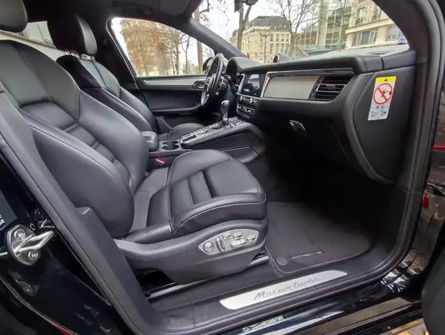 Porsche Macan view 13