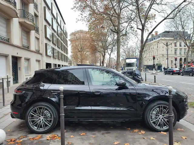 Porsche Macan view 4
