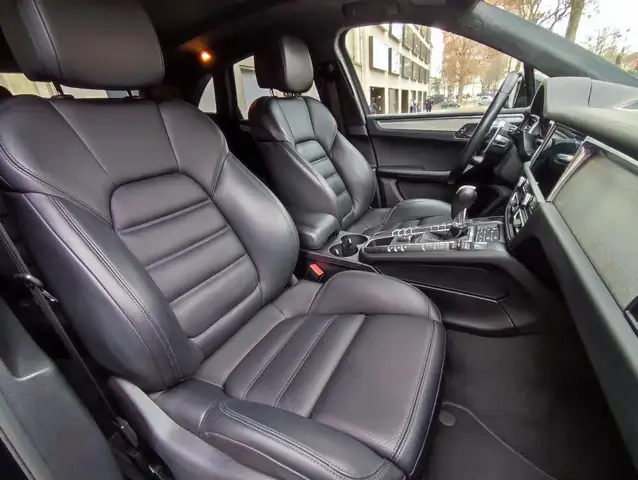 Porsche Macan view 11