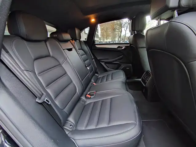 Porsche Macan view 10