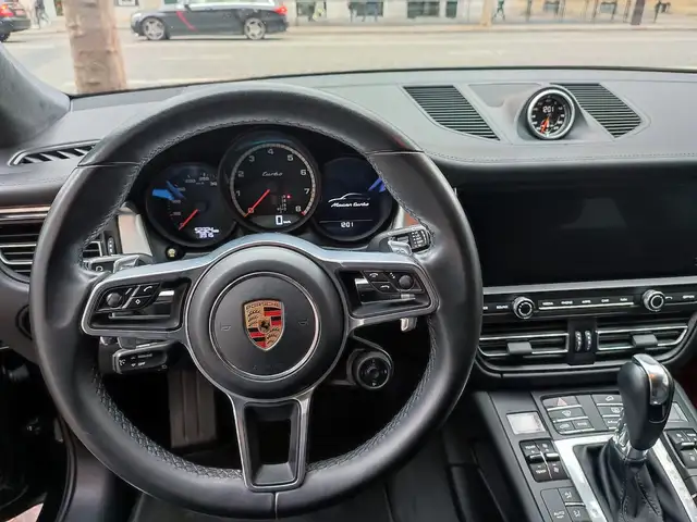 Porsche Macan view 8