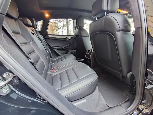 Porsche Macan view 14