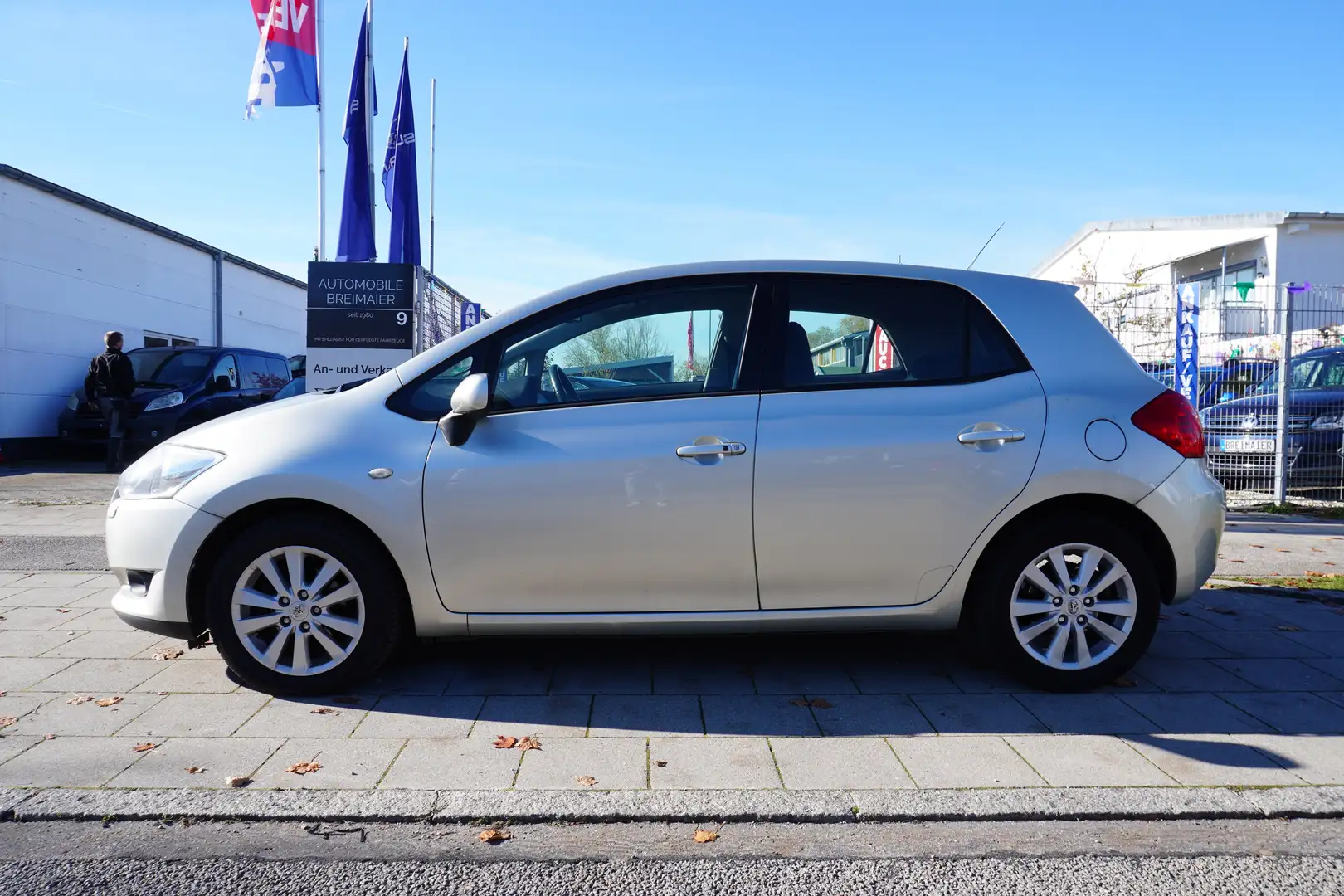 Toyota Auris EXECUTIVE*AUTOMATIK*TÜV NEU*KLIMA*NAVI*LM* Silber - 2