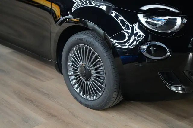 Fiat 500 view 3