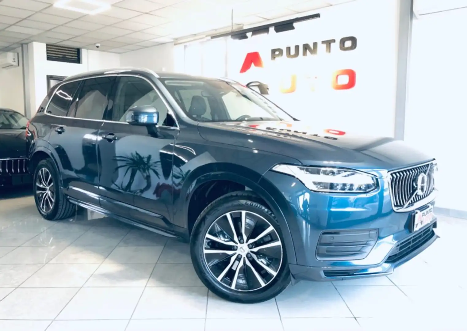 Volvo XC90 B5 (d) AWD Geartronic 7 posti Momentum Grigio - 2