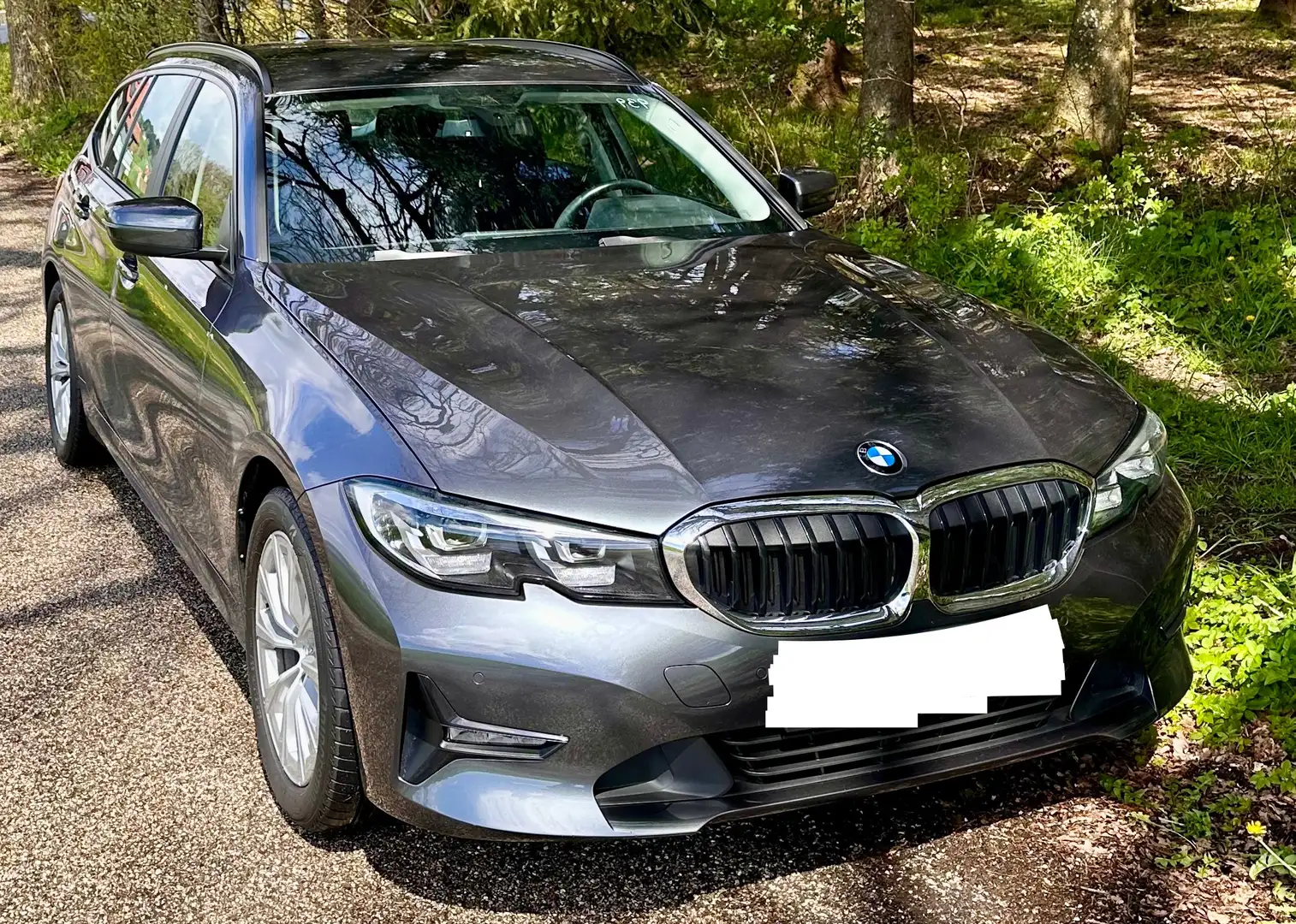 BMW 320 320d xDrive Touring Aut. Grau - 1
