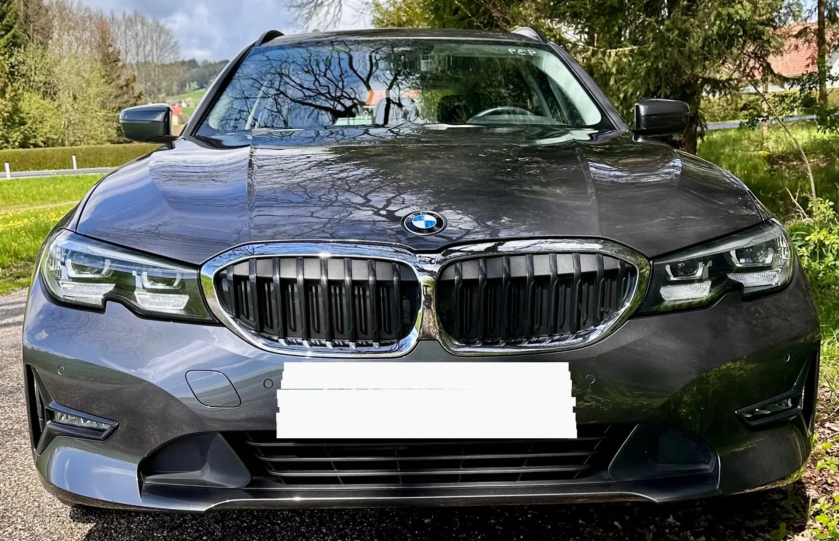 BMW 320 320d xDrive Touring Aut. Grau - 2