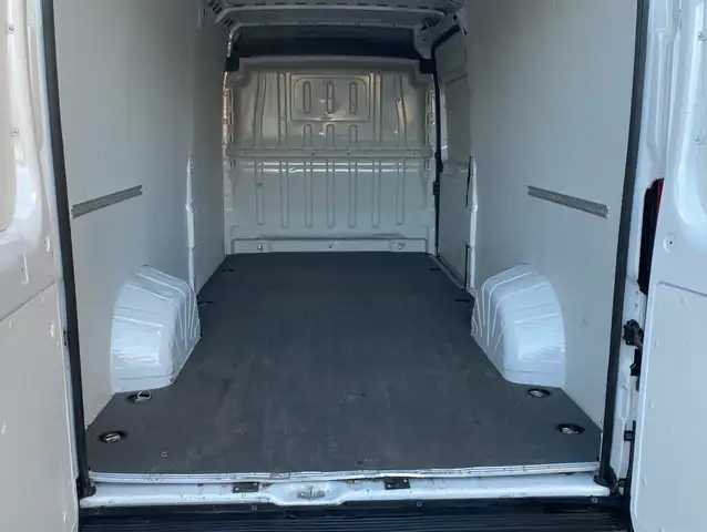 Opel Movano view 9
