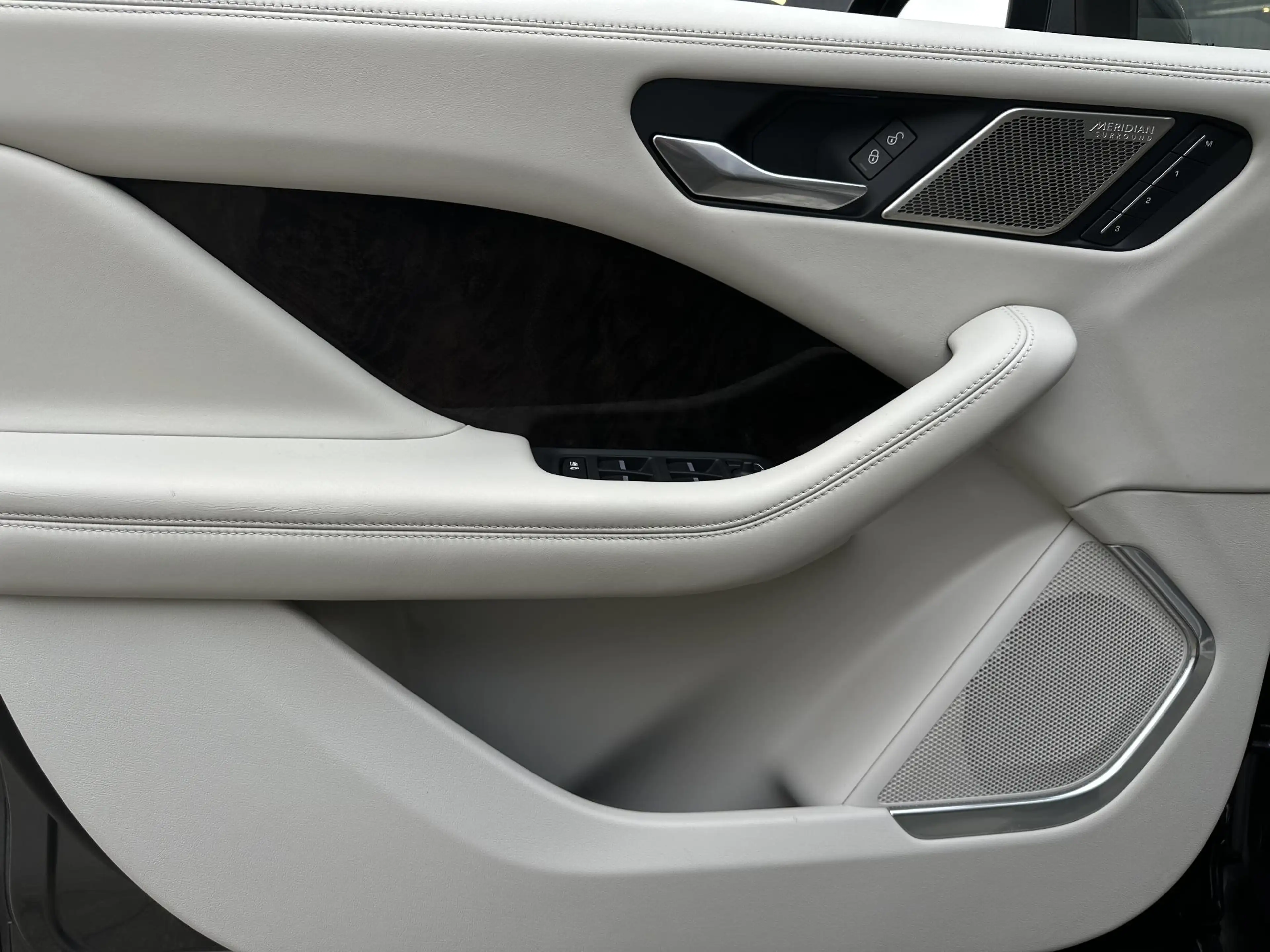 Jaguar I-Pace EV400 First Edition 90 kWh |360° Camera|Pano-dak|S — photo 9