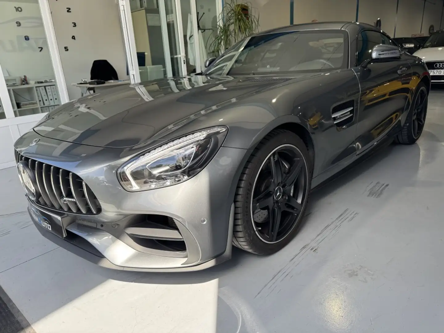 Mercedes-Benz AMG GT Coupé Gris - 2