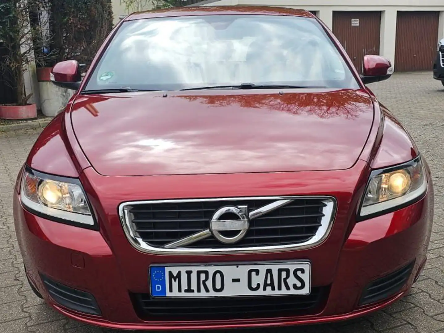 Volvo V50 1.6D DPF DRIVe Momentum Rojo - 1