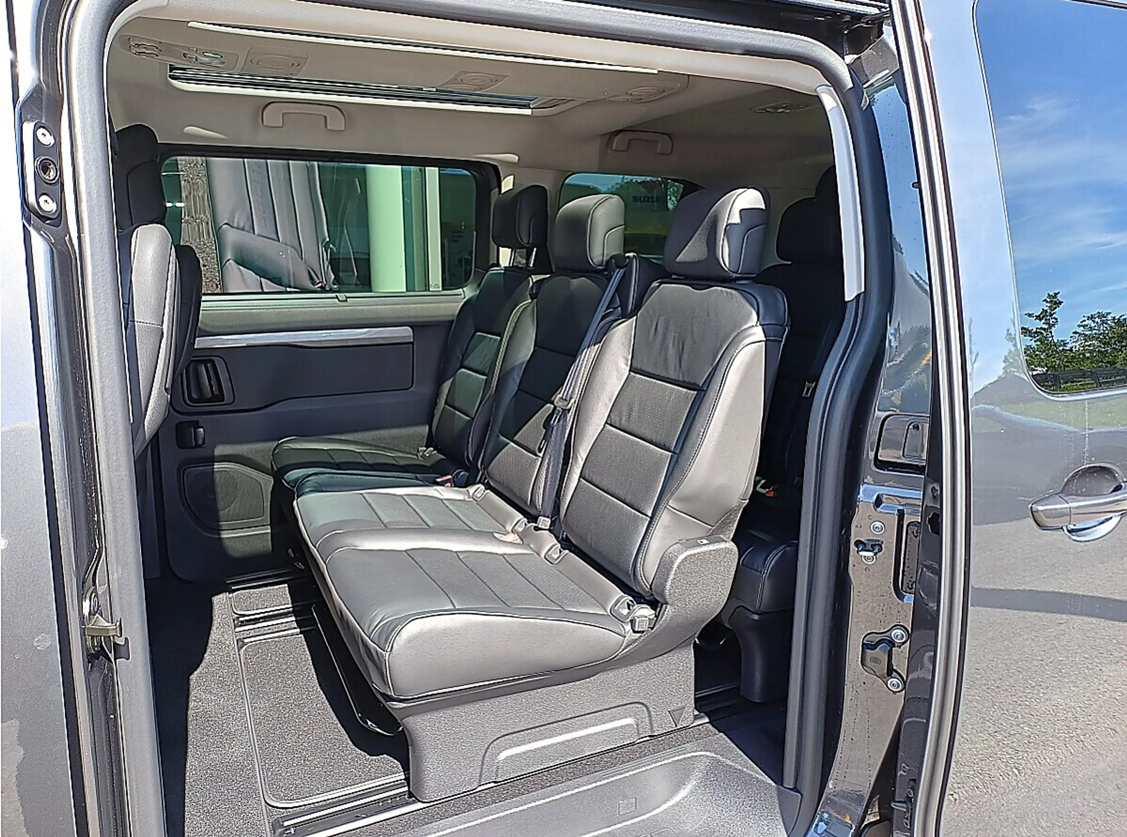 Peugeot Traveller Premium BlueHDi 180 Lang EAT8 — photo 7