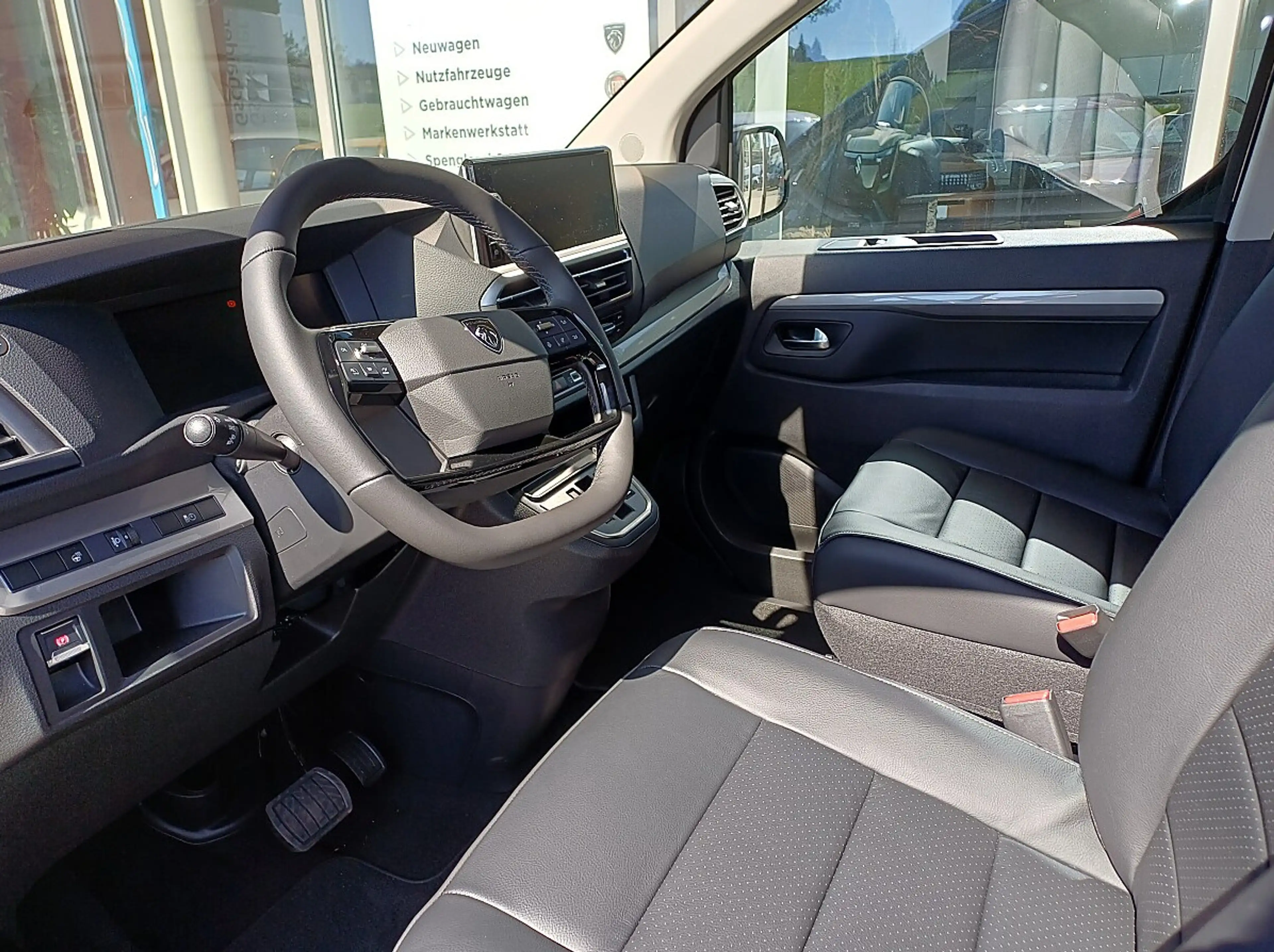 Peugeot Traveller Premium BlueHDi 180 Lang EAT8 — photo 13