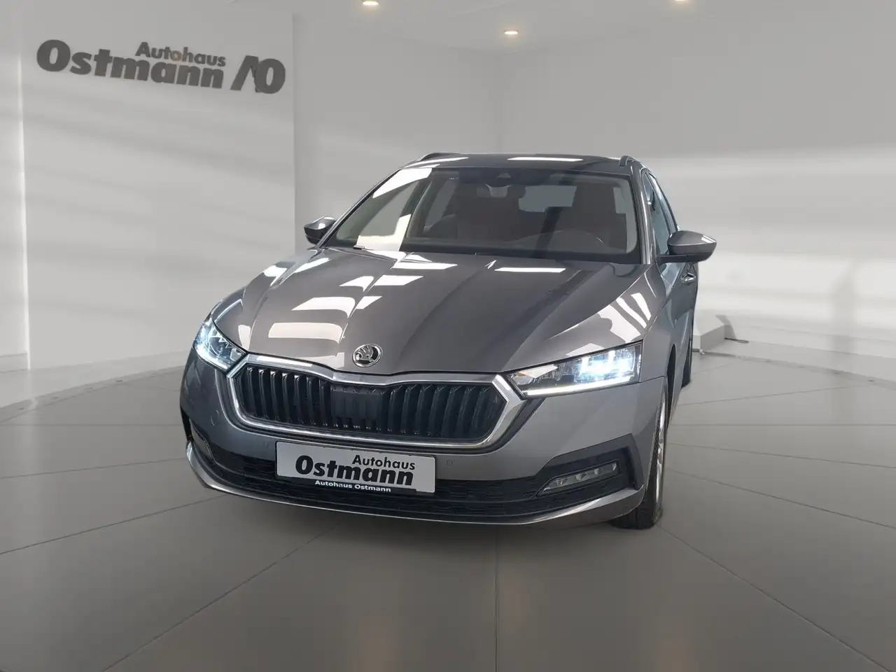 Skoda Octavia Combi 2.0 TDI Ambition ACC AHK LED PDC — миниатюра 1