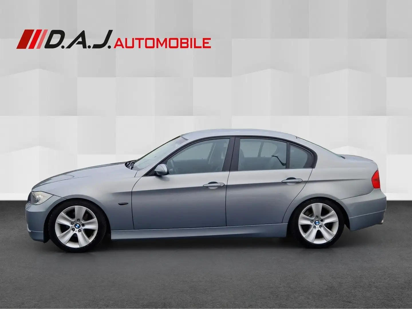 BMW 318 i /Klimaaut. Teilleder Tempomat Xenon SHZ PDC Gris - 2