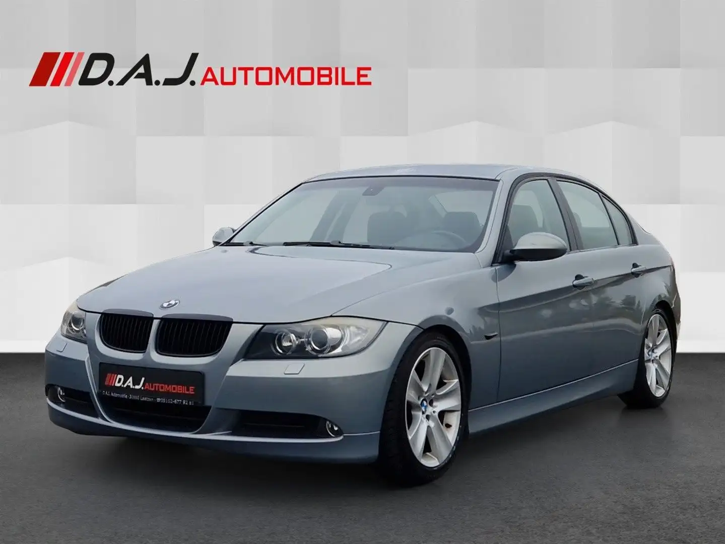 BMW 318 i /Klimaaut. Teilleder Tempomat Xenon SHZ PDC Gris - 1