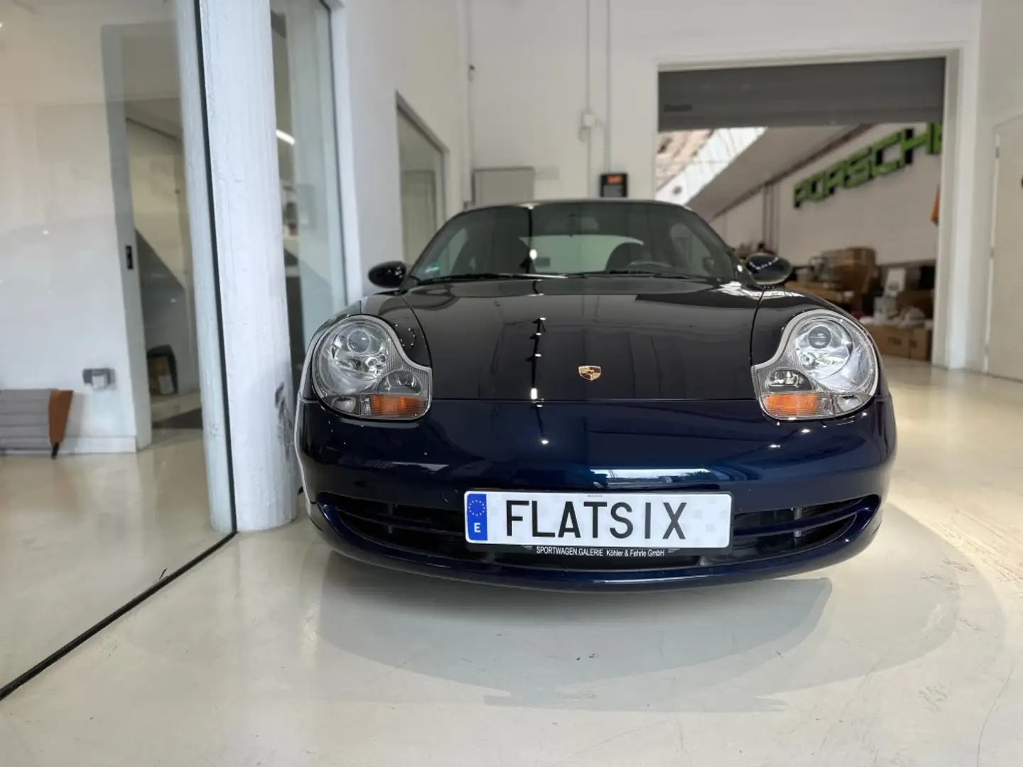 Porsche 996 Carrera 4 Coupé Blau - 2
