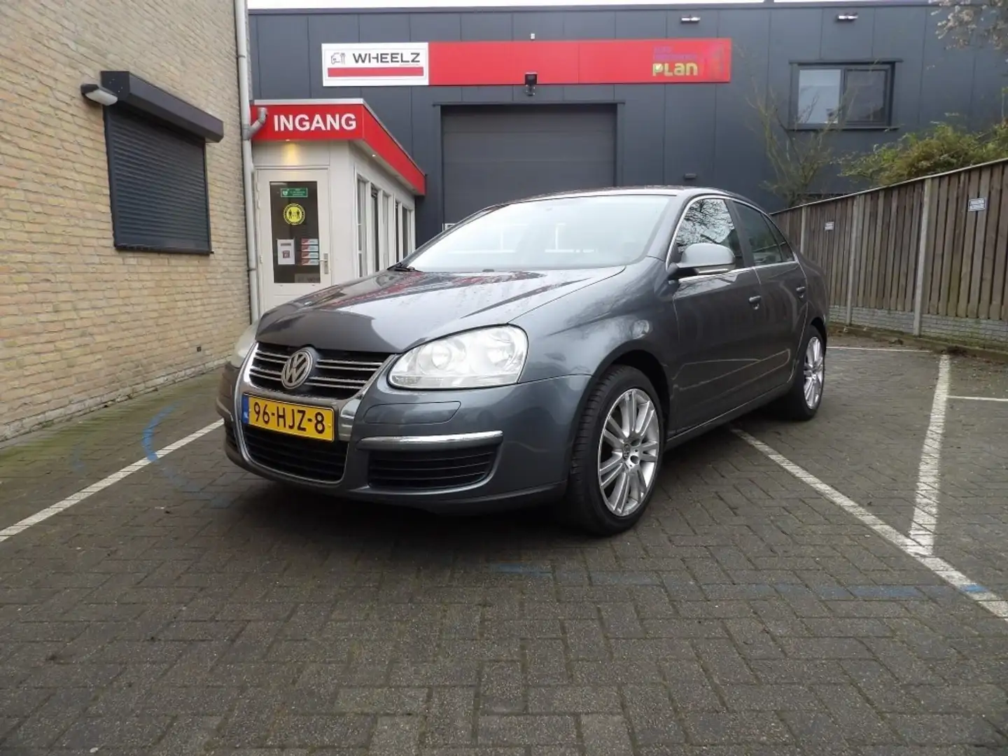 Volkswagen Jetta 1.4 TSI - navigatie - ecc - cruise - exportprijs! Gris - 1