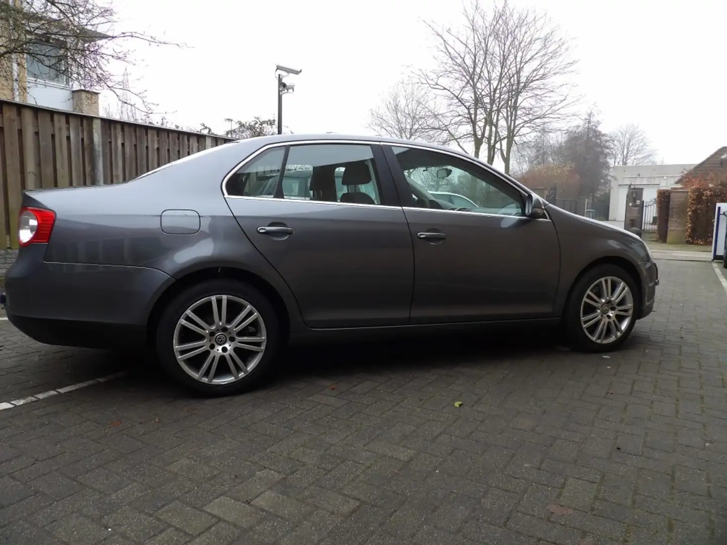 Volkswagen Jetta 1.4 TSI - navigatie - ecc - cruise - exportprijs! Gris - 2