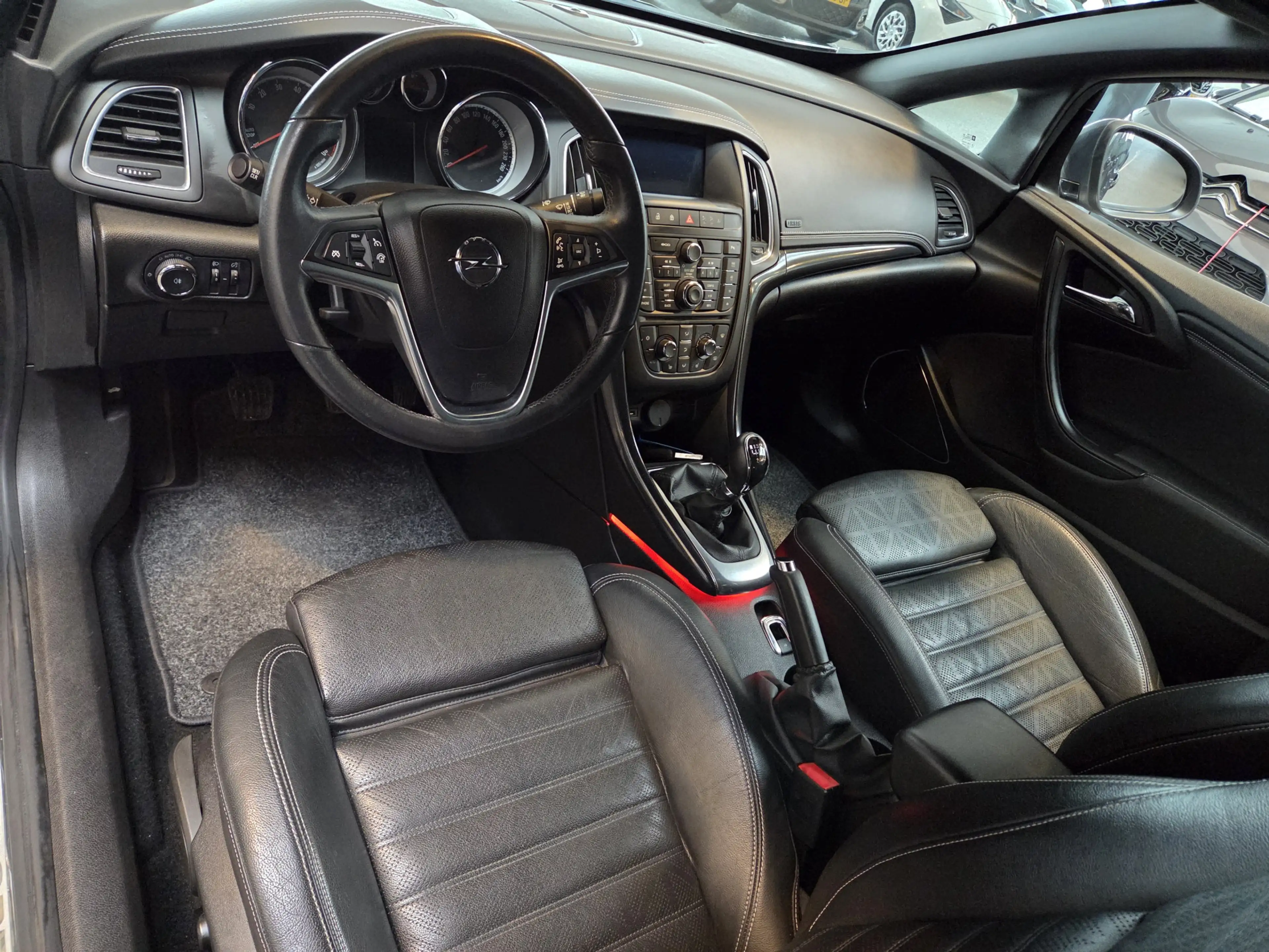 Opel Cascada 1.6 Turbo Cosmo / Trekhaak / Adaptieve verlichting — photo 18