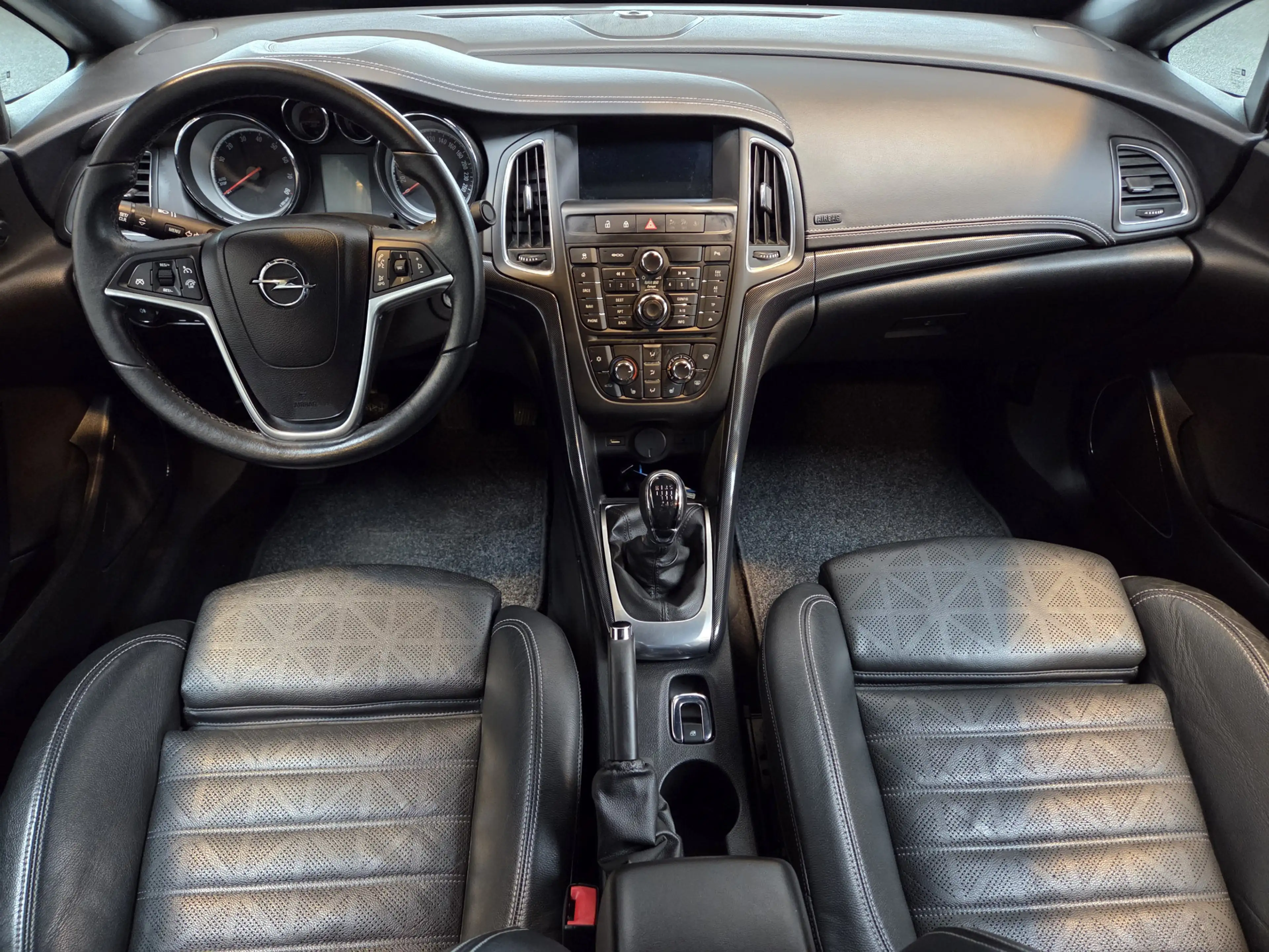 Opel Cascada 1.6 Turbo Cosmo / Trekhaak / Adaptieve verlichting — photo 19