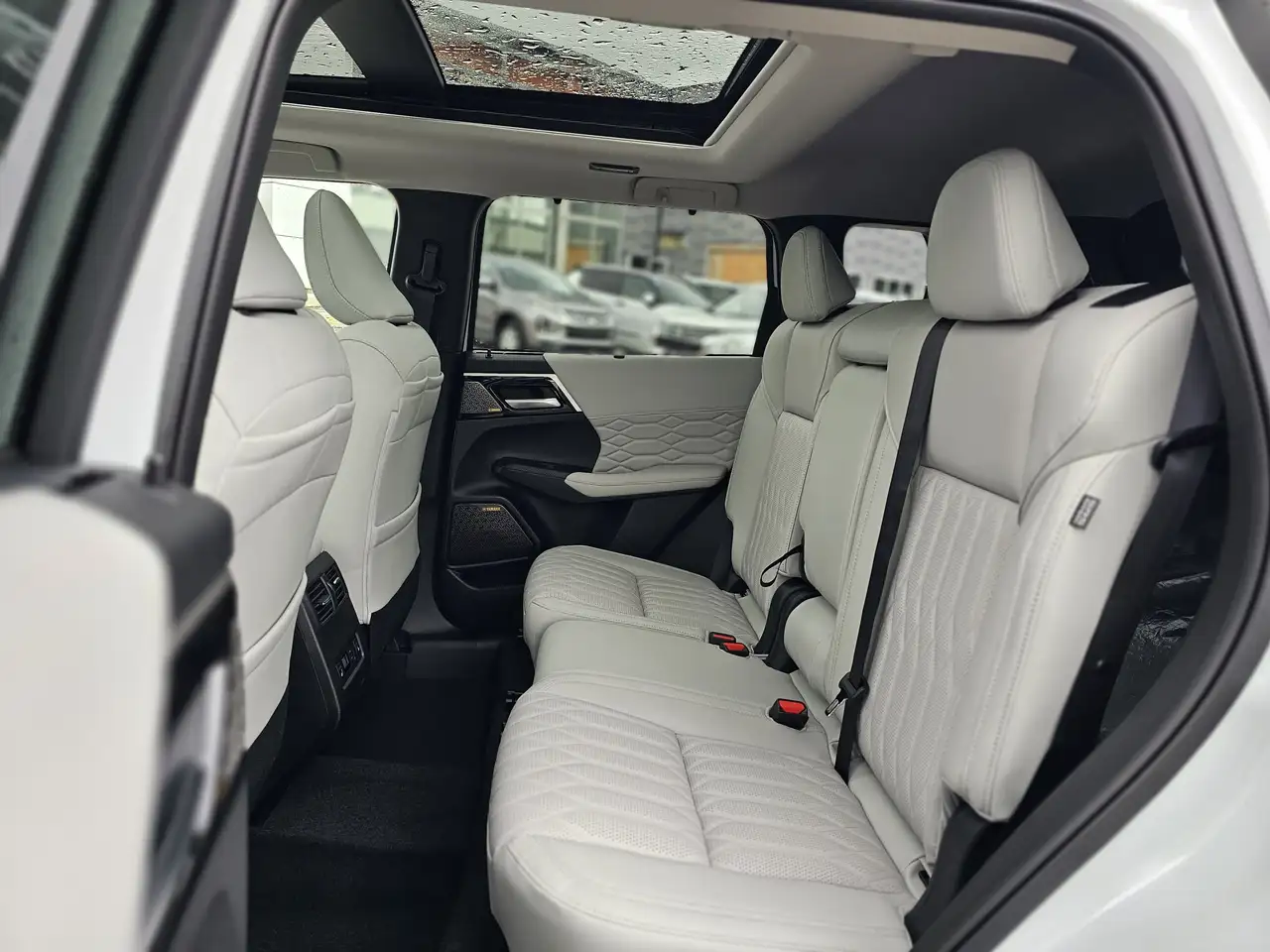 Mitsubishi Outlander снимка Mitsubishi Outlander
