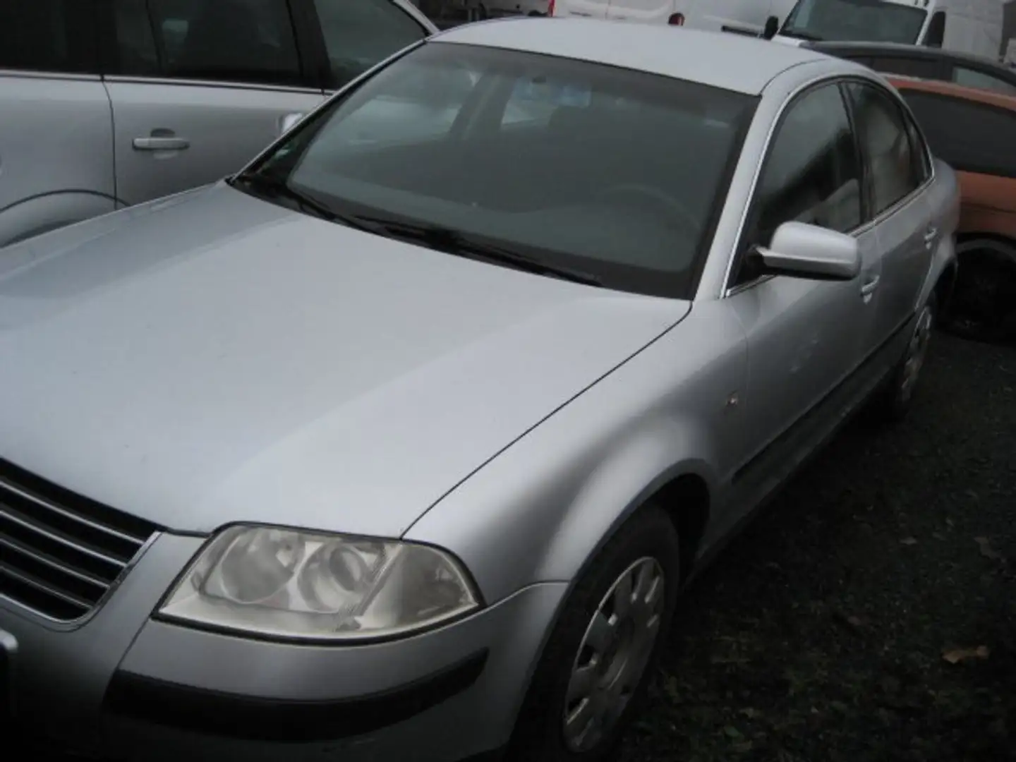 Volkswagen Passat Basis Silber - 1