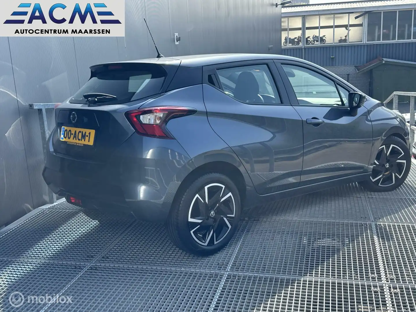 Nissan Micra 1.0 IG-T Tekna Gris - 2