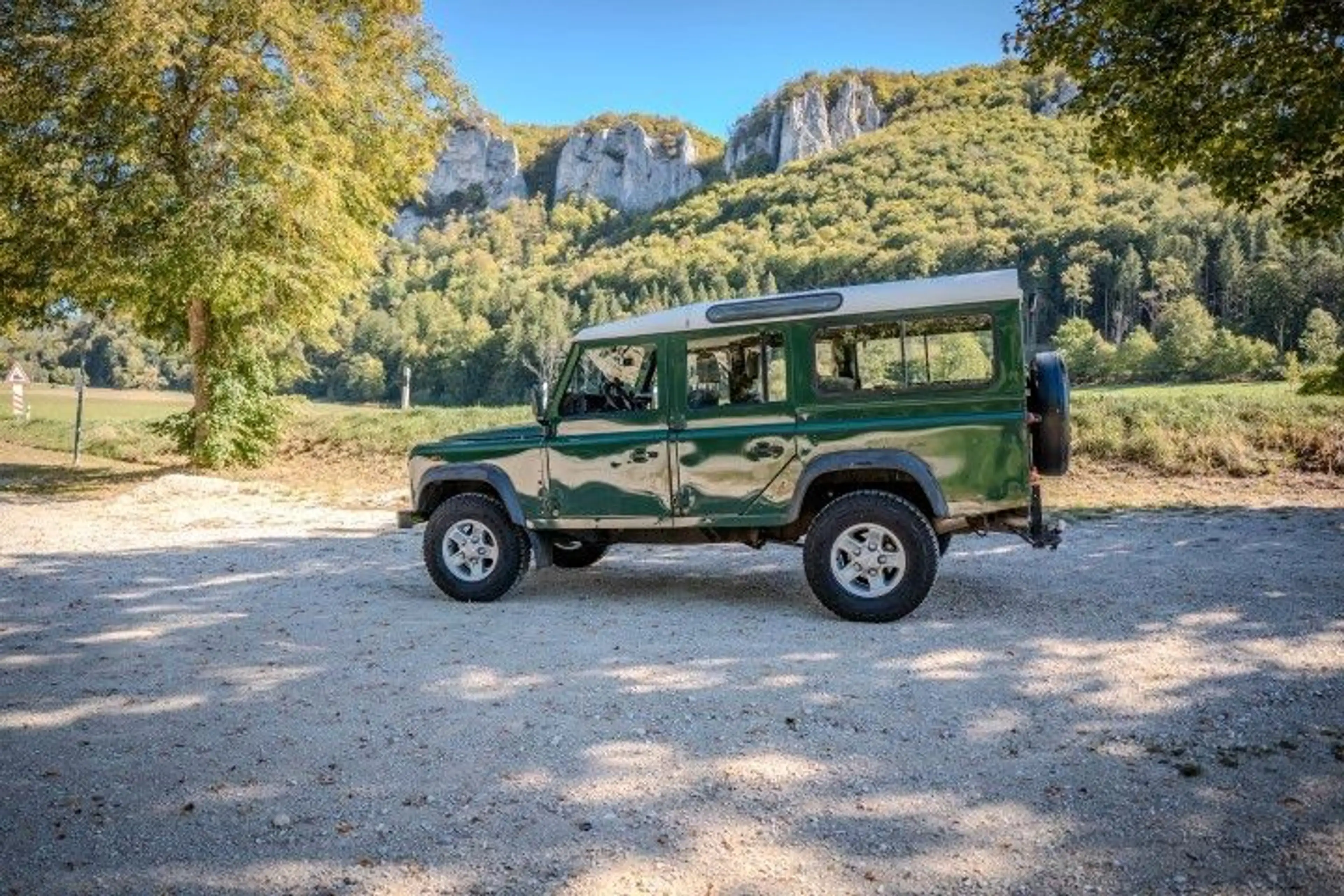 Land Rover Defender 110 — photo 3