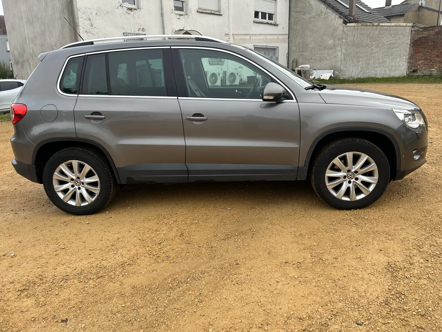 Volkswagen Tiguan 2.0 TDI DPF 4Motion Automatik Track & Field - 1
