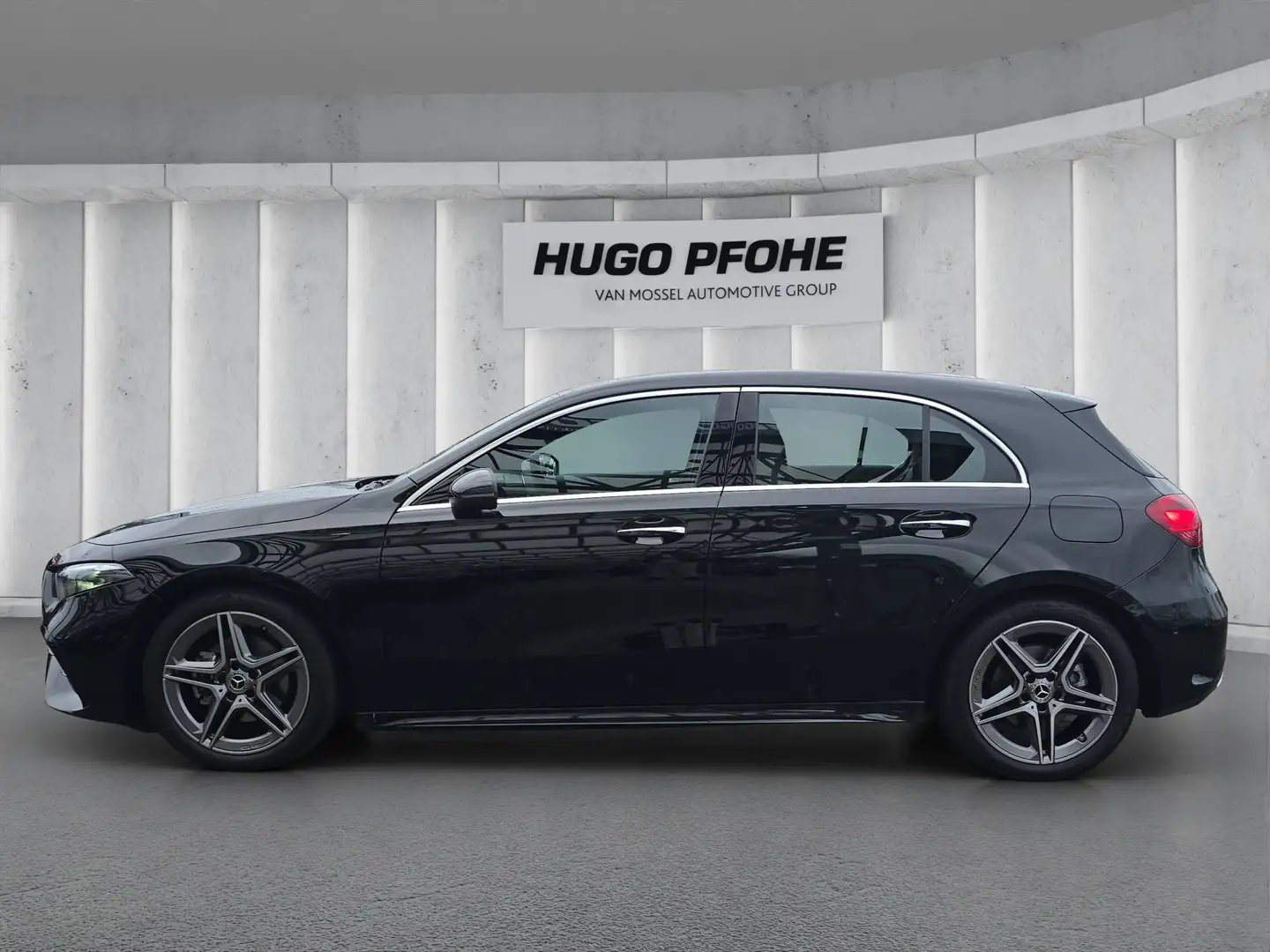 Mercedes-Benz A 200 AMG Line (EURO 6e) Schwarz - 2