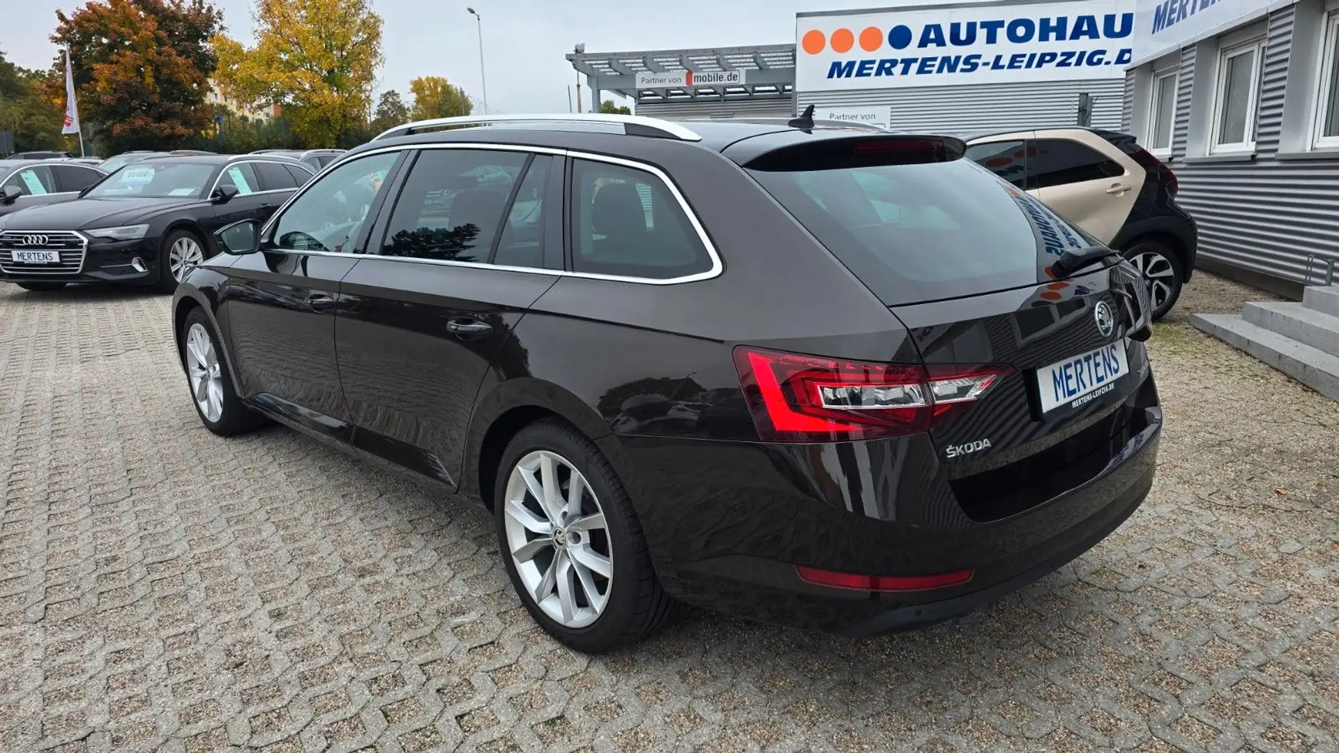 Skoda Superb DSG Style Combi Xenon Navi SHZ PDC Braun - 2