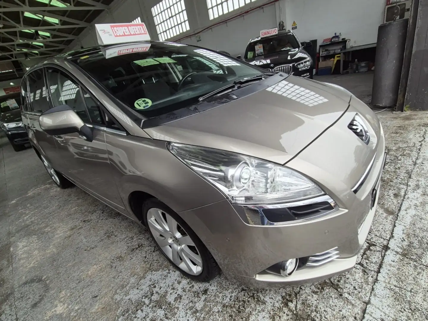 Peugeot 5008 2.0HDI Premium Beige - 2