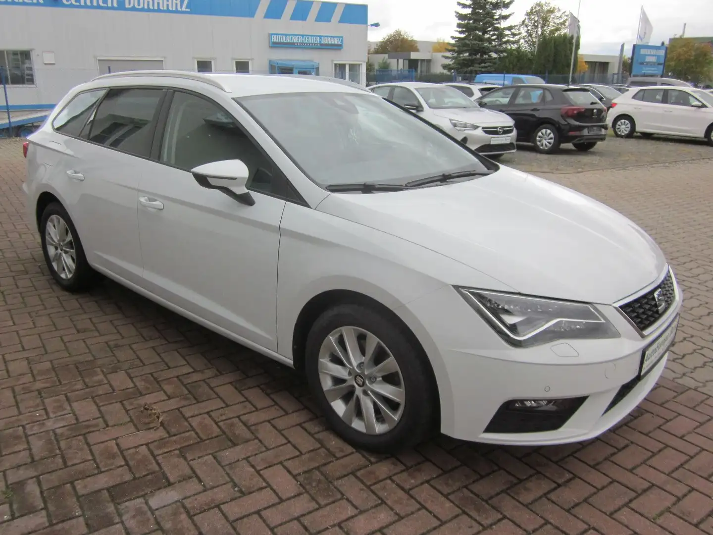 SEAT Leon ST Style+AHK+NAVI+KAMERA+SHZ Weiß - 2