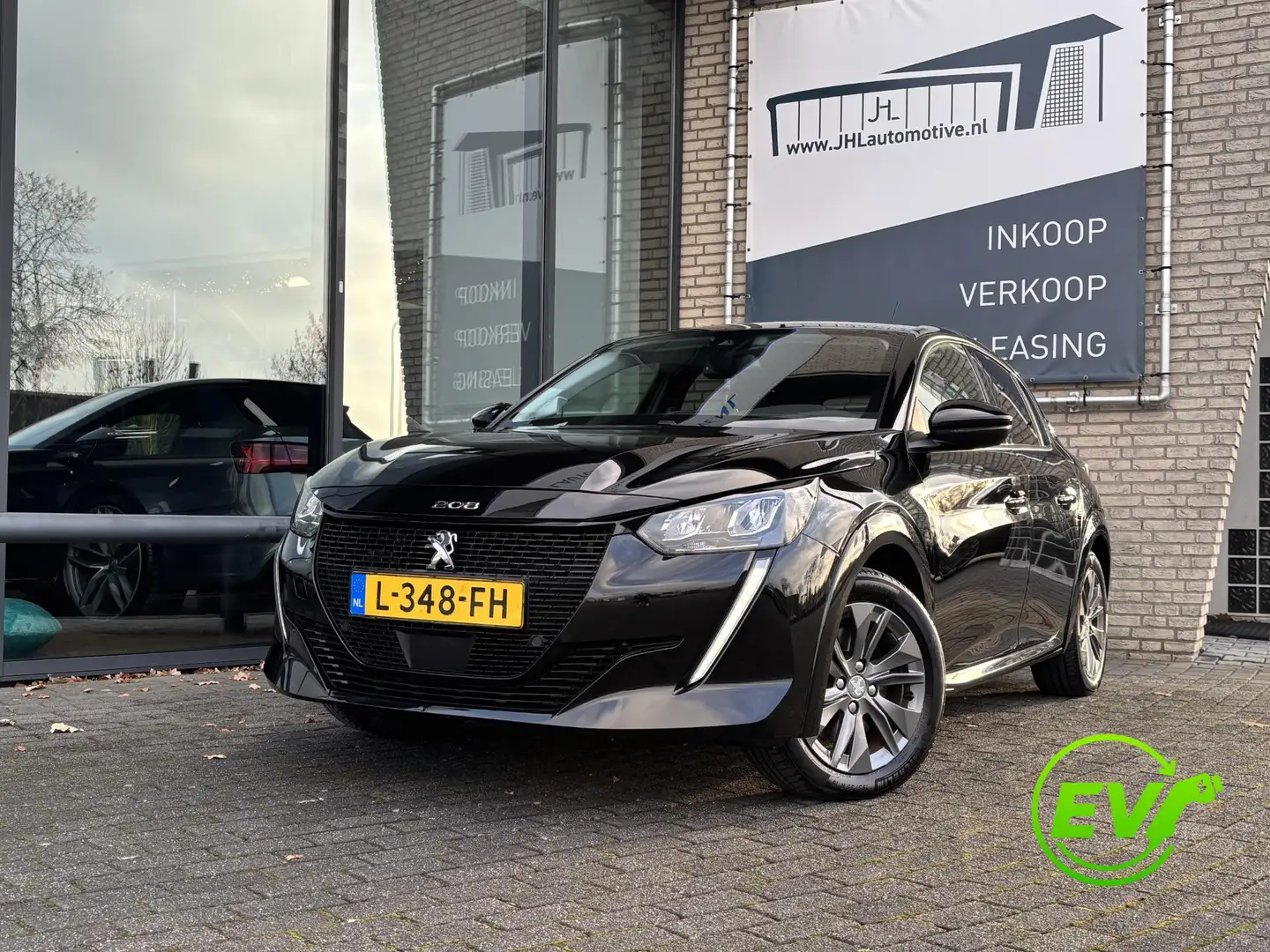 Peugeot e-208 EV Allure 50 kWh*3FASE*CRUISE*ECC*CARPLAY*CAM* Schwarz - 1