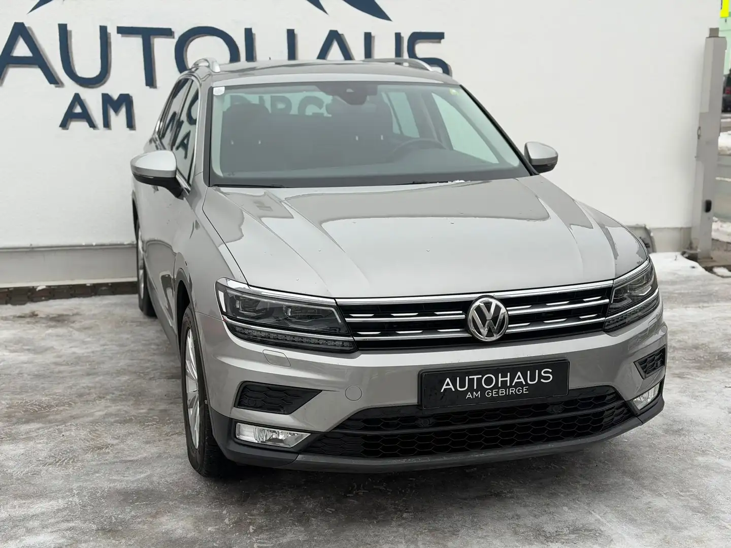 Volkswagen Tiguan Grau - 1